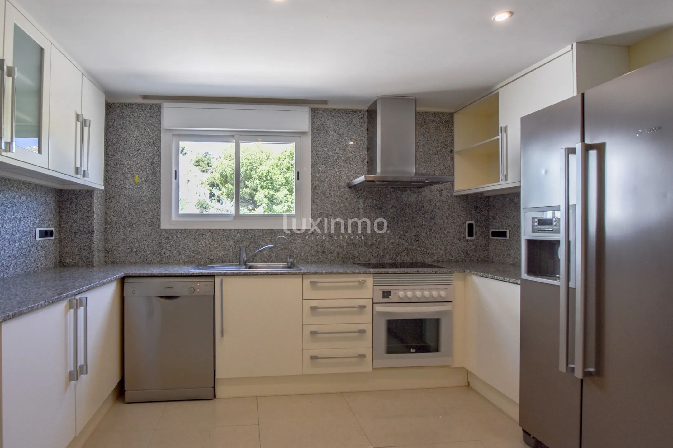 Просторный таунхаус с видом на море на продажу в Маскарате Альтеа — photo 19