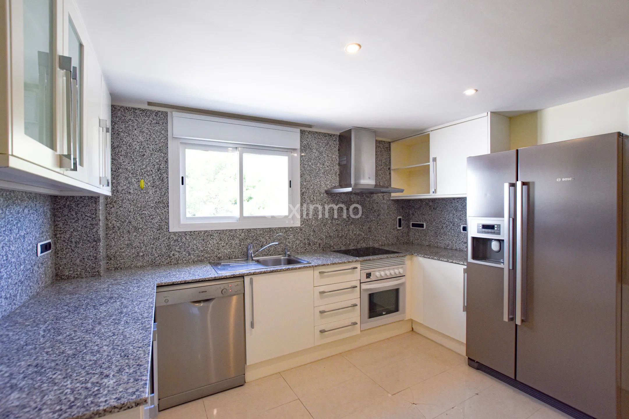 Просторный таунхаус с видом на море на продажу в Маскарате Альтеа — photo 17