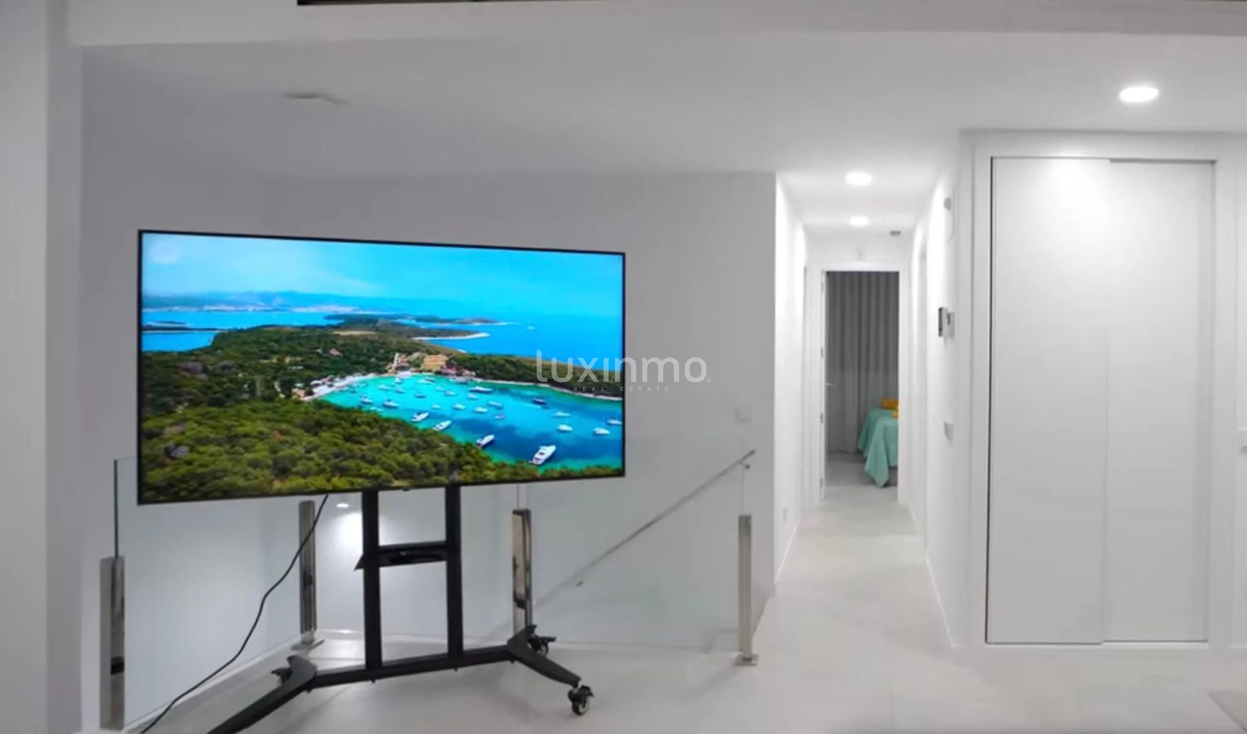 Modern appartement met uitzicht op skyline in luxe wellnesscomplex — photo 4
