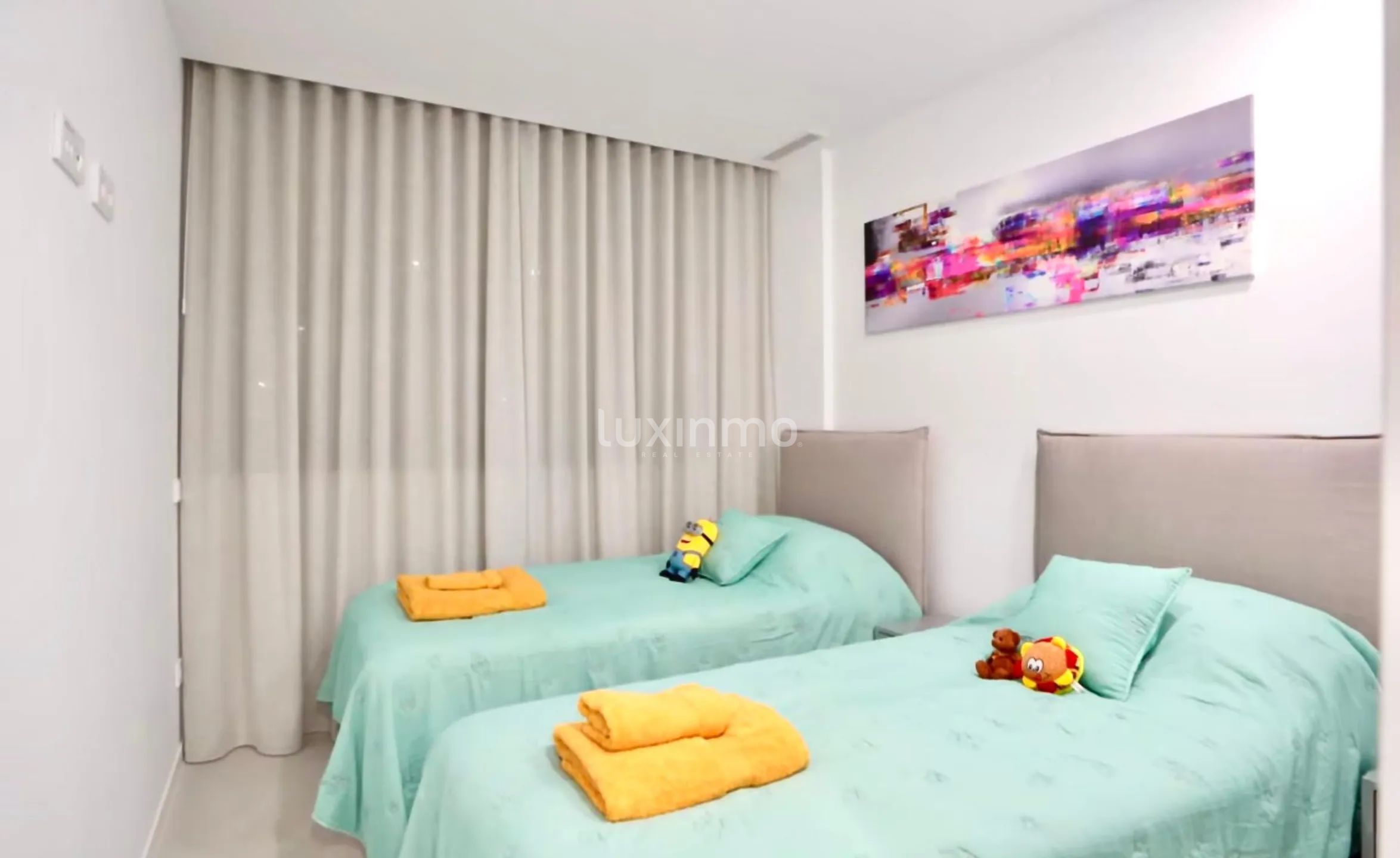 Modern appartement met uitzicht op skyline in luxe wellnesscomplex — photo 9