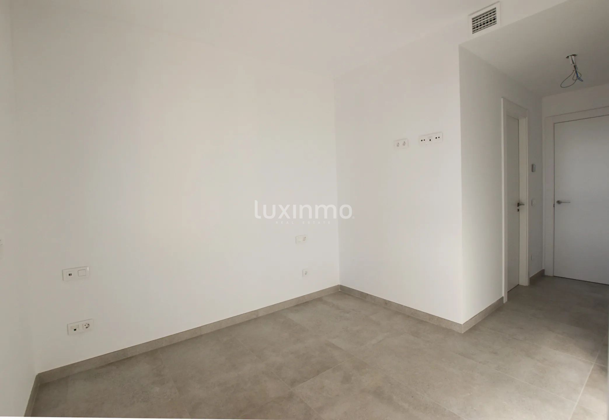 Modern flat with sea views in Calpe — photo 10