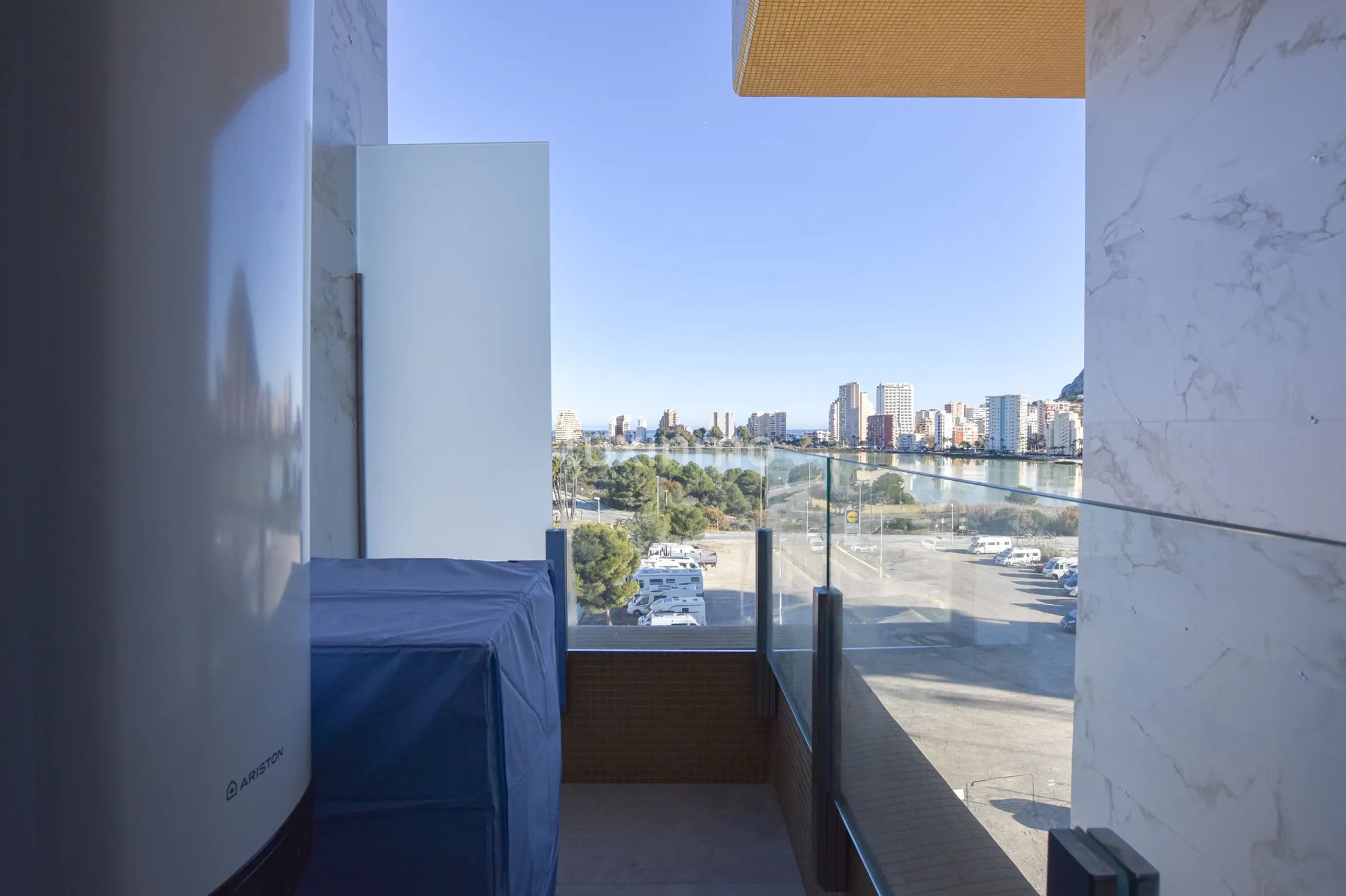Modern flat with sea views in Calpe — photo 15