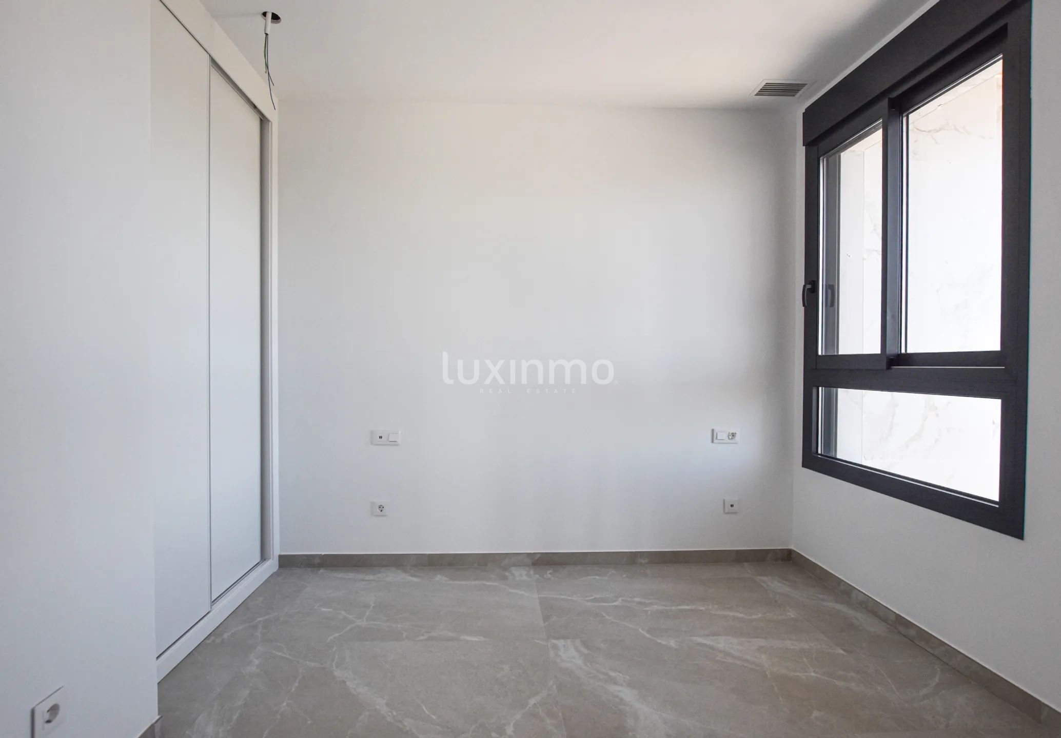 Modern flat with sea views in Calpe — photo 13