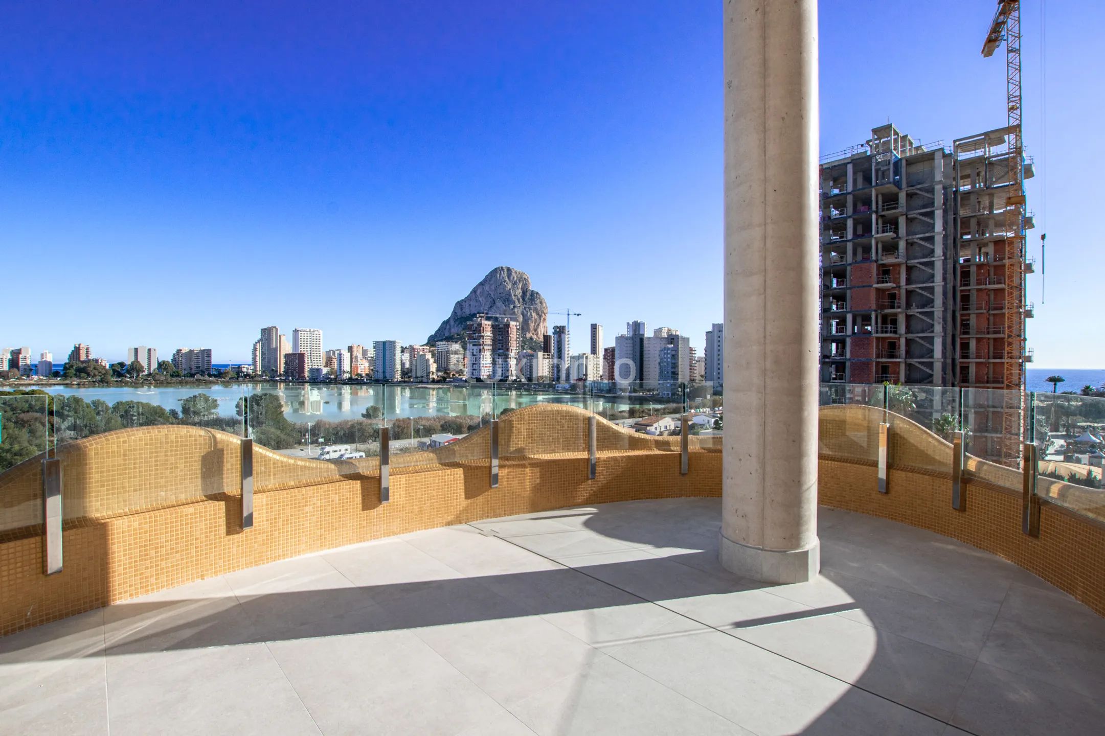 Modern flat with sea views in Calpe — photo 1
