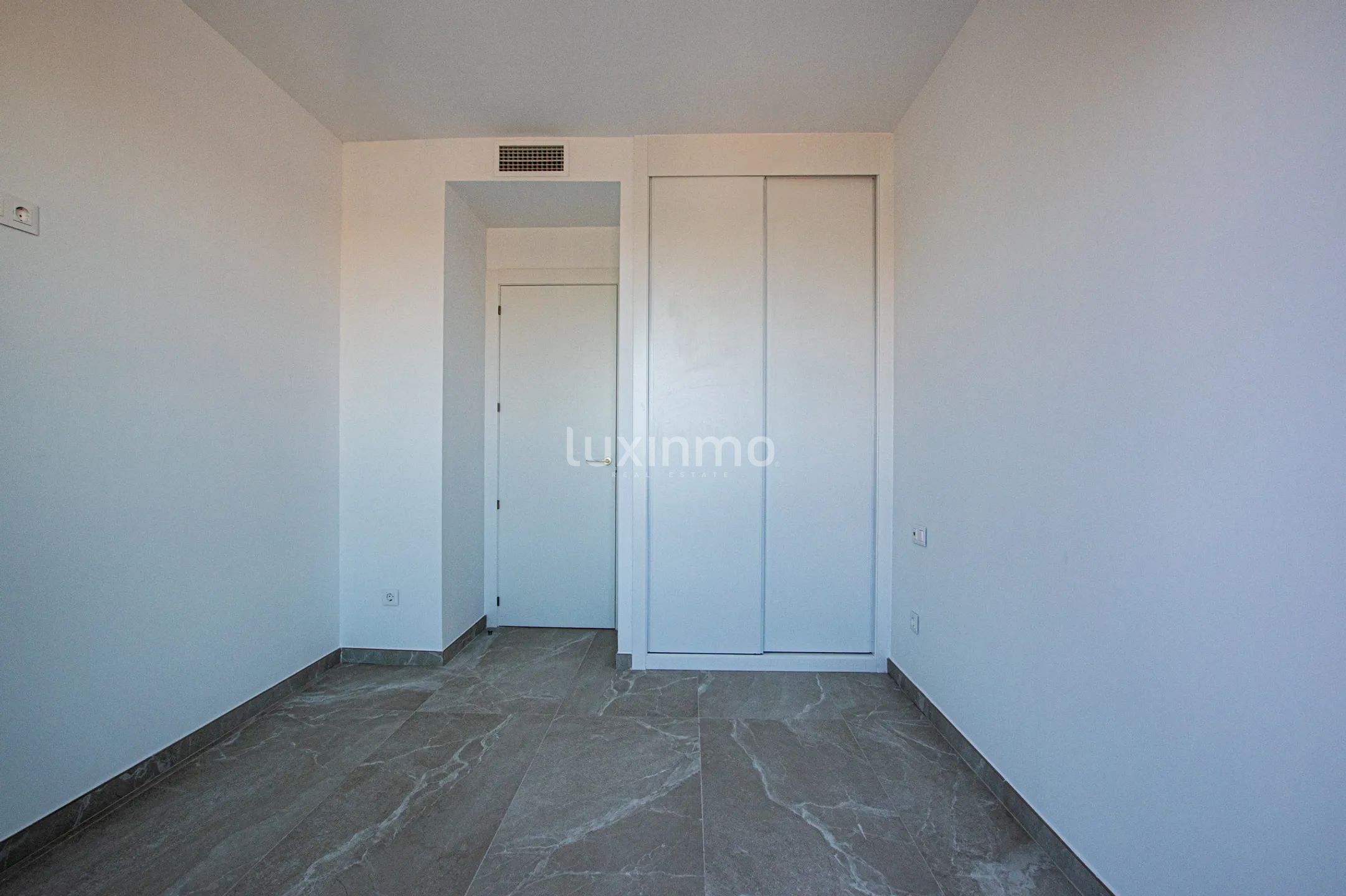 Modern flat with sea views in Calpe — photo 18