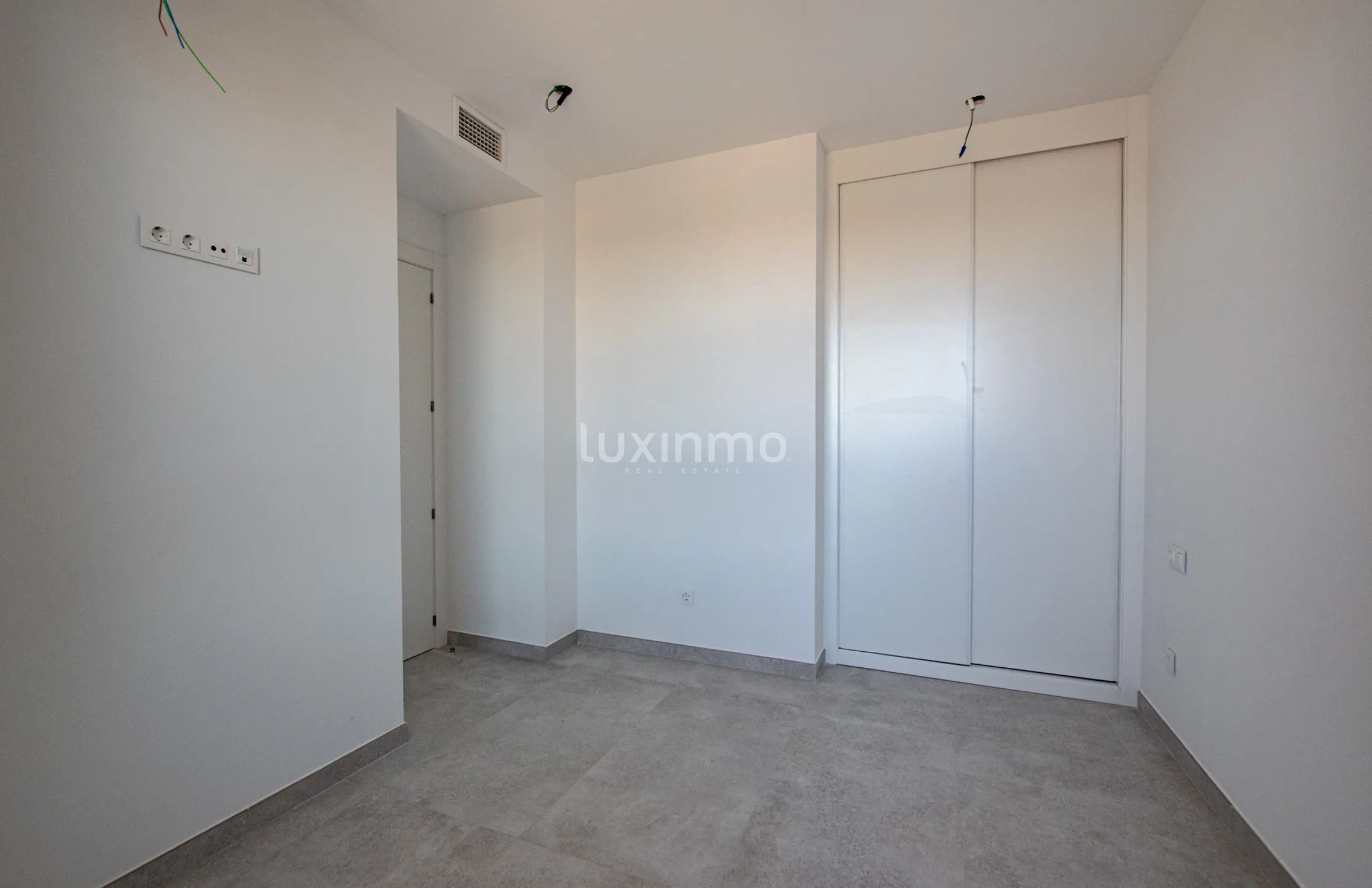 Modern flat with sea views in Calpe — photo 14