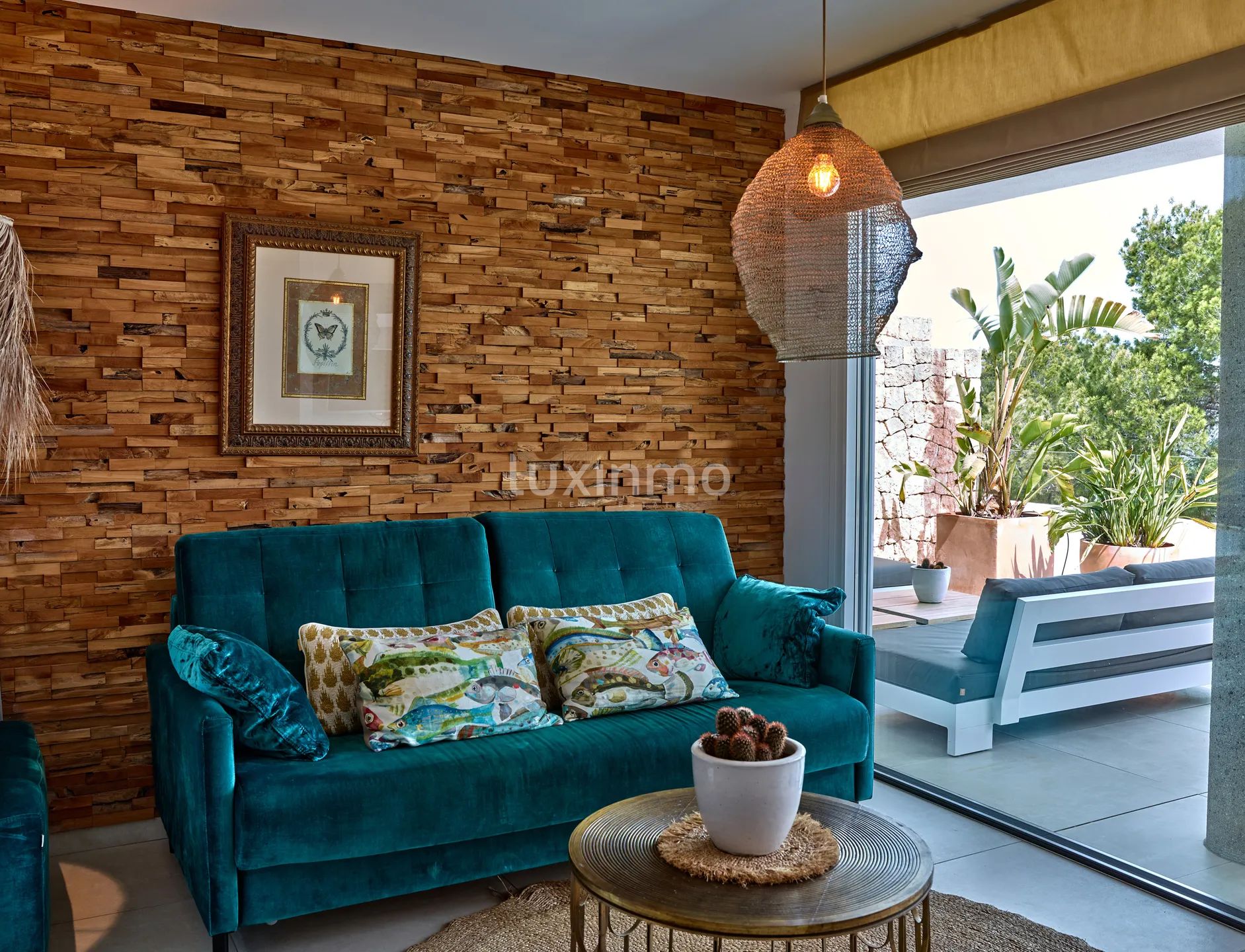 Modern Two-Bedroom Apartment with Sea View Terrace — photo 8