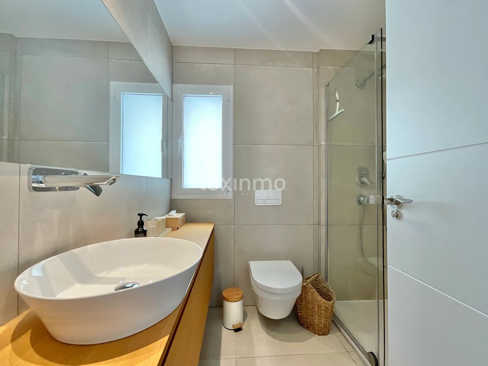 Modern lägenhet med två sovrum och terrass med havsutsikt — photo 22