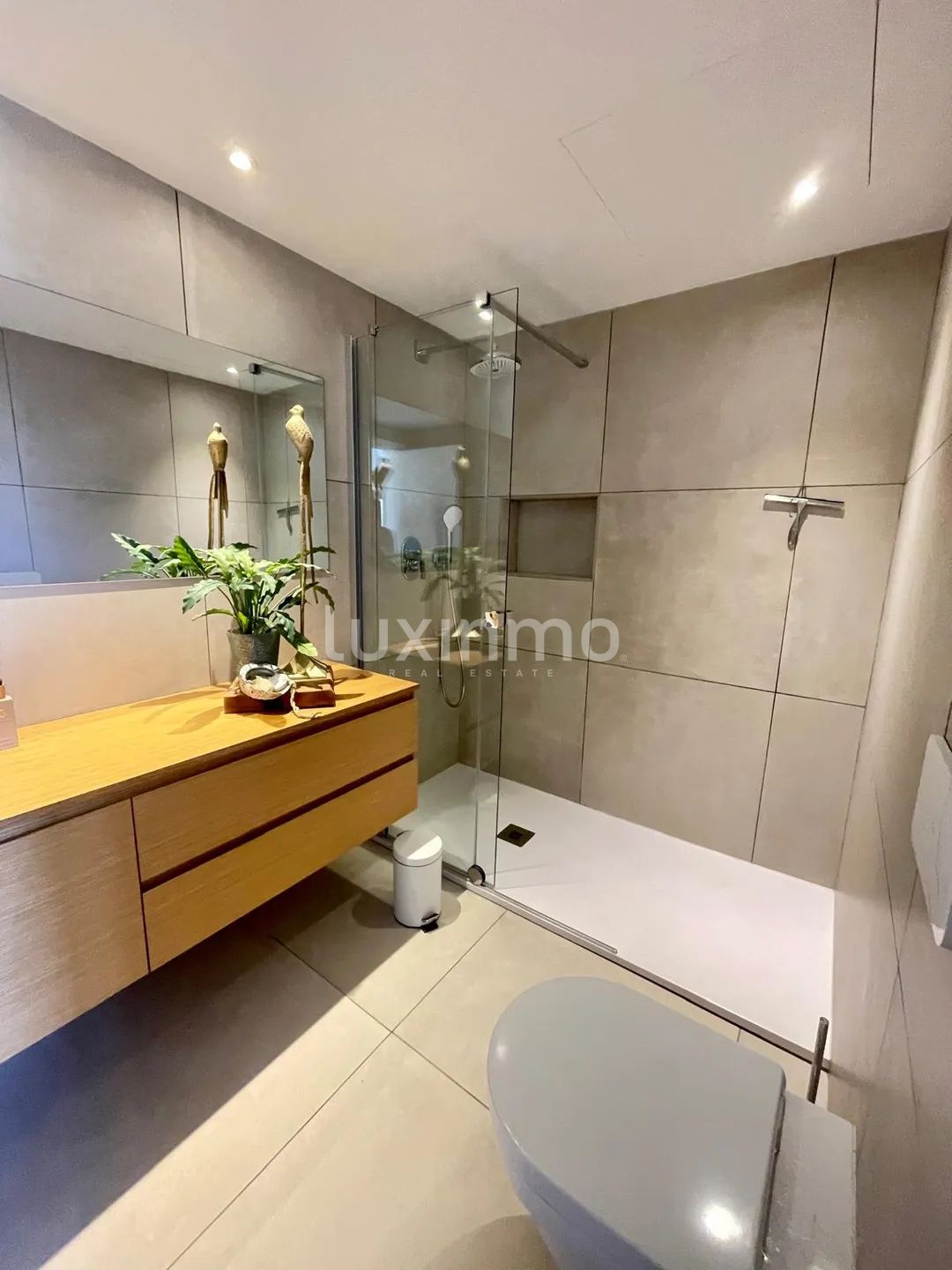 Modern lägenhet med två sovrum och terrass med havsutsikt — photo 19