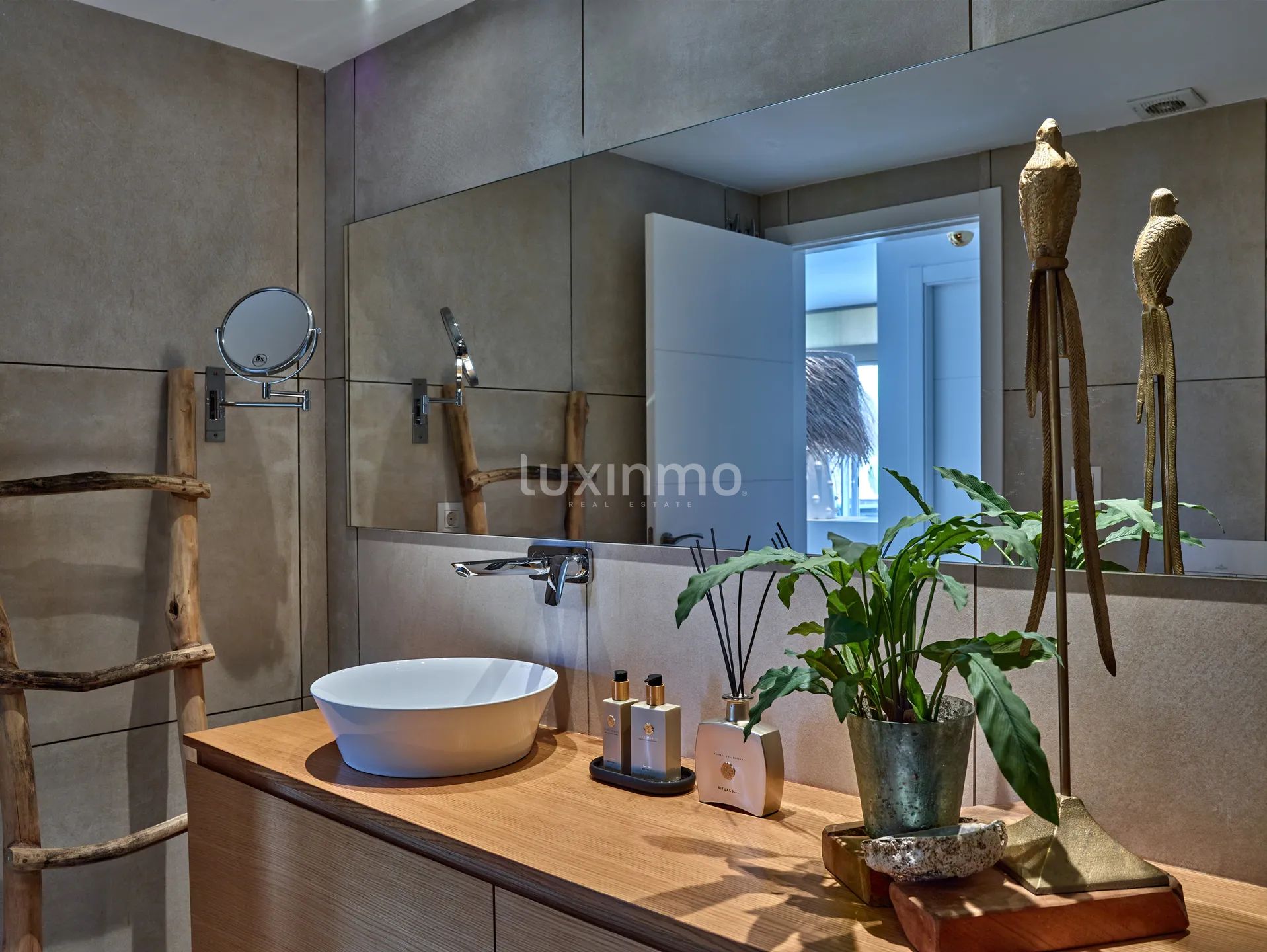 Modern Two-Bedroom Apartment with Sea View Terrace — photo 17