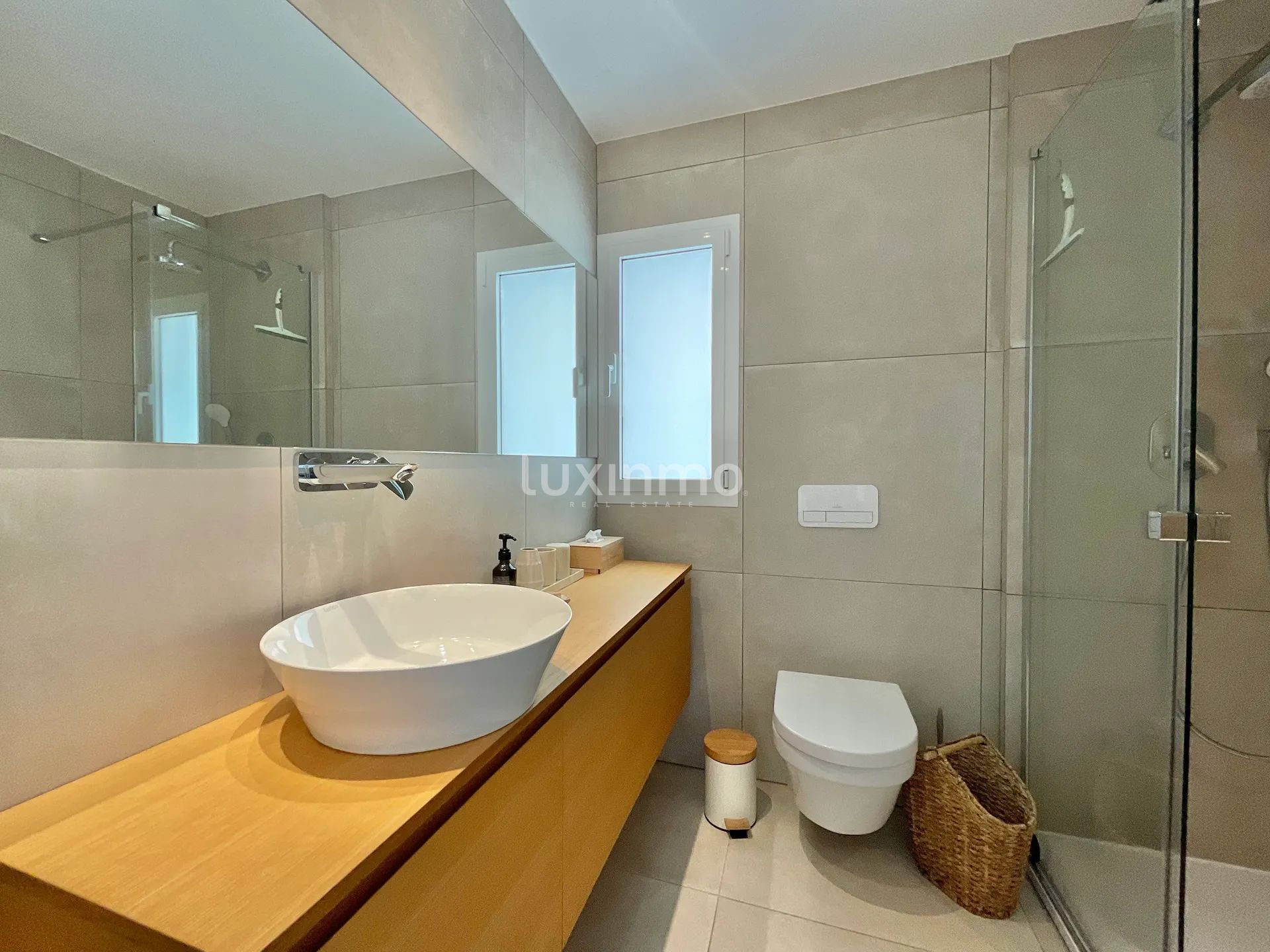 Modern Two-Bedroom Apartment with Sea View Terrace — photo 20