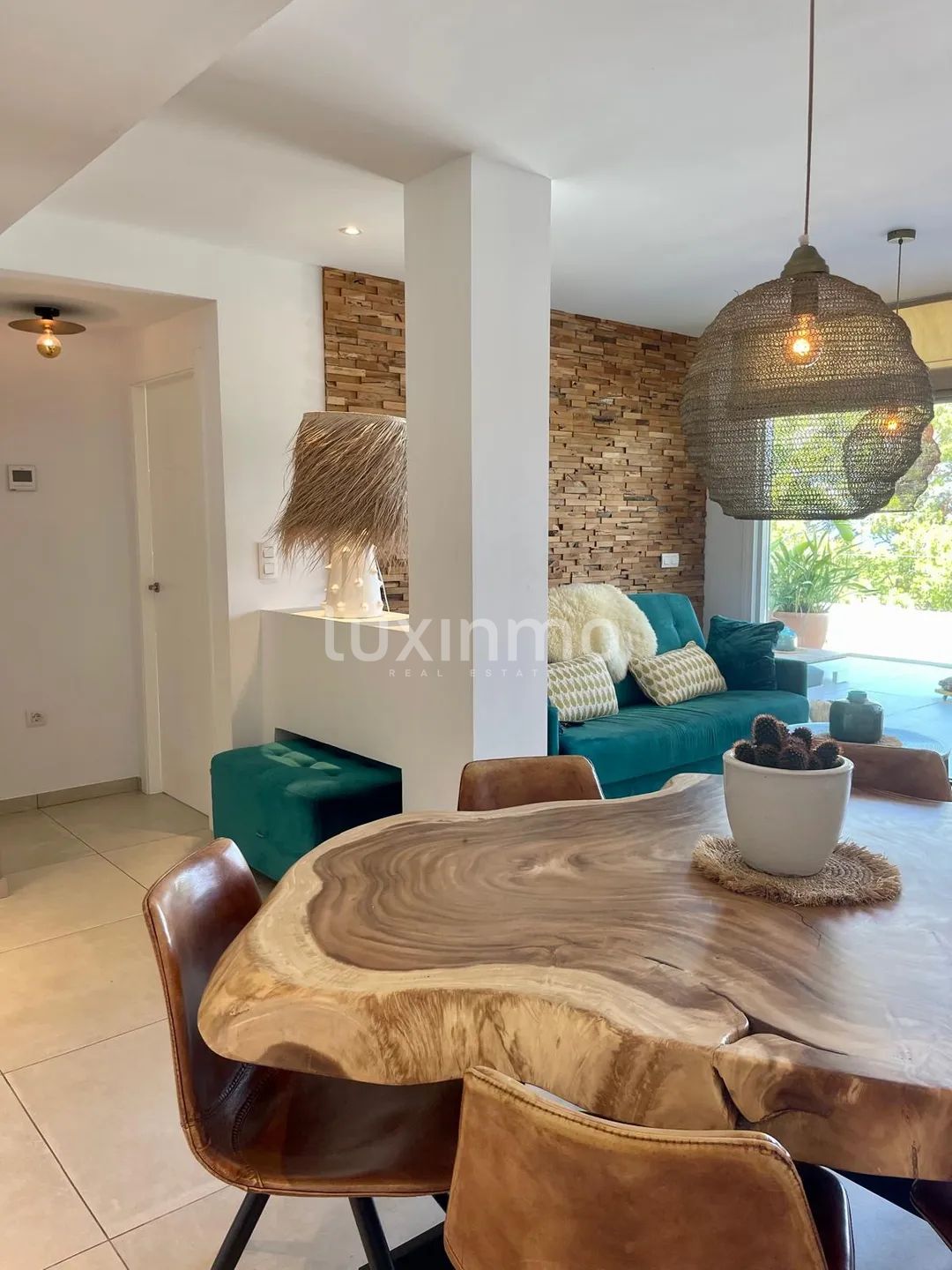 Modern Two-Bedroom Apartment with Sea View Terrace — photo 9