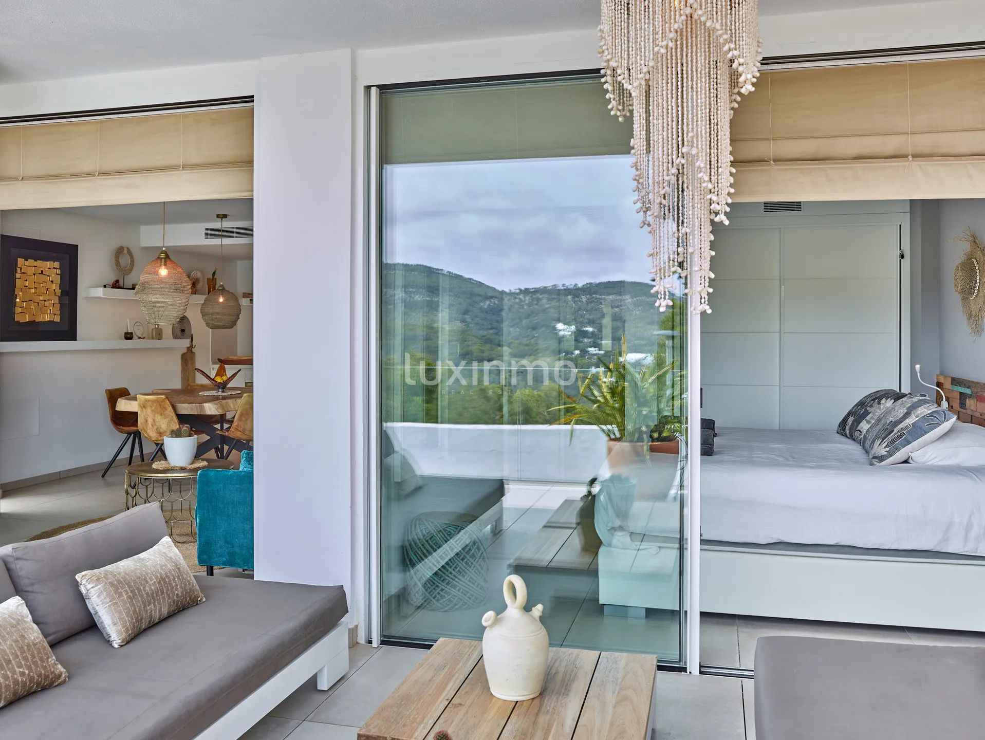 Modern lägenhet med två sovrum och terrass med havsutsikt — photo 25