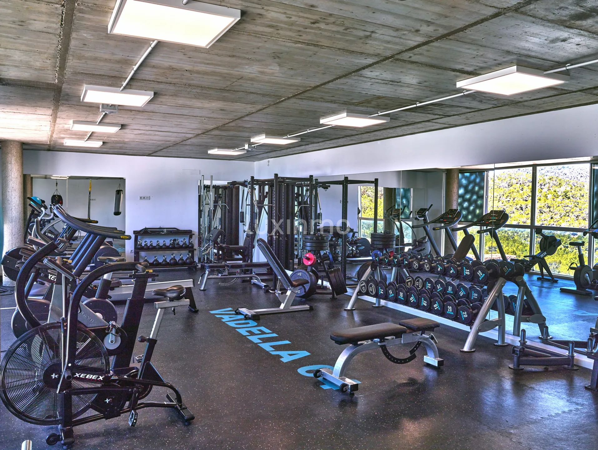 Modern Two-Bedroom Apartment with Sea View Terrace — photo 34