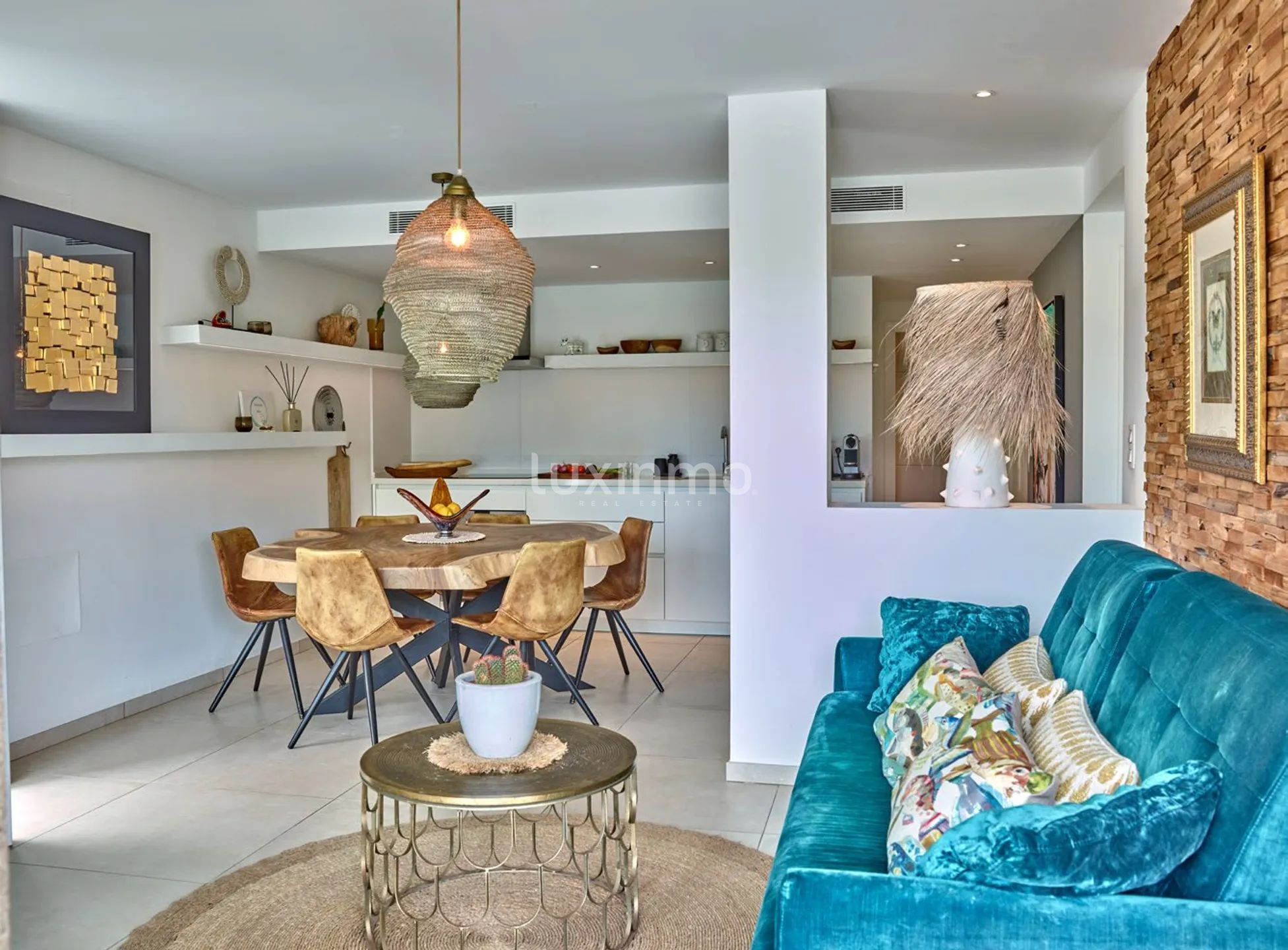 Modern Two-Bedroom Apartment with Sea View Terrace — photo 7