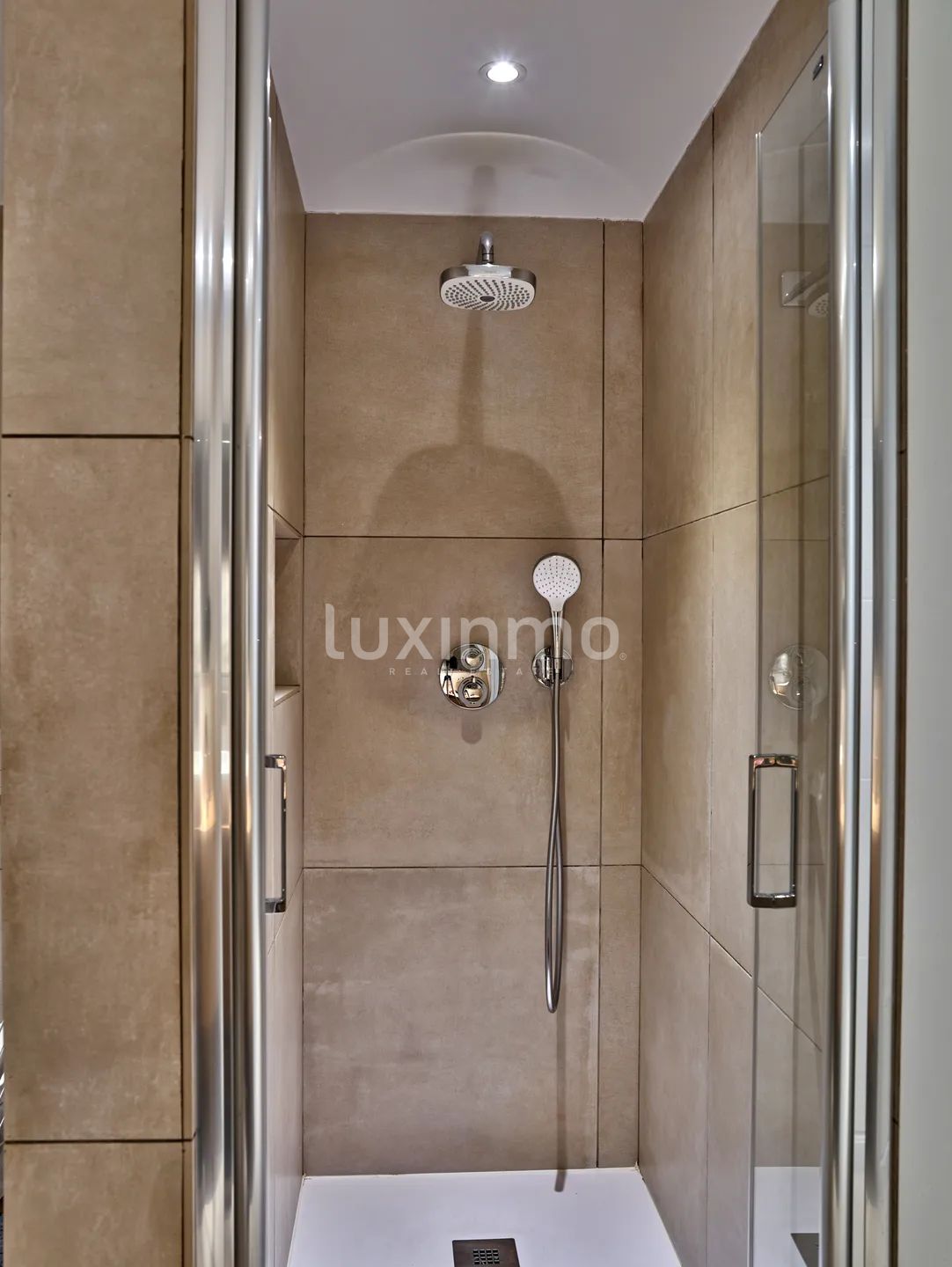 Modern Two-Bedroom Apartment with Sea View Terrace — photo 23