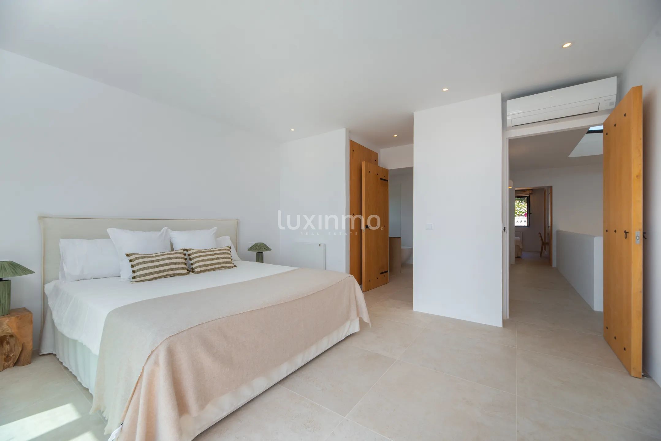 Luxurious 5-bedroom Ibiza style villa in Cap Martinet with sea views — photo 23