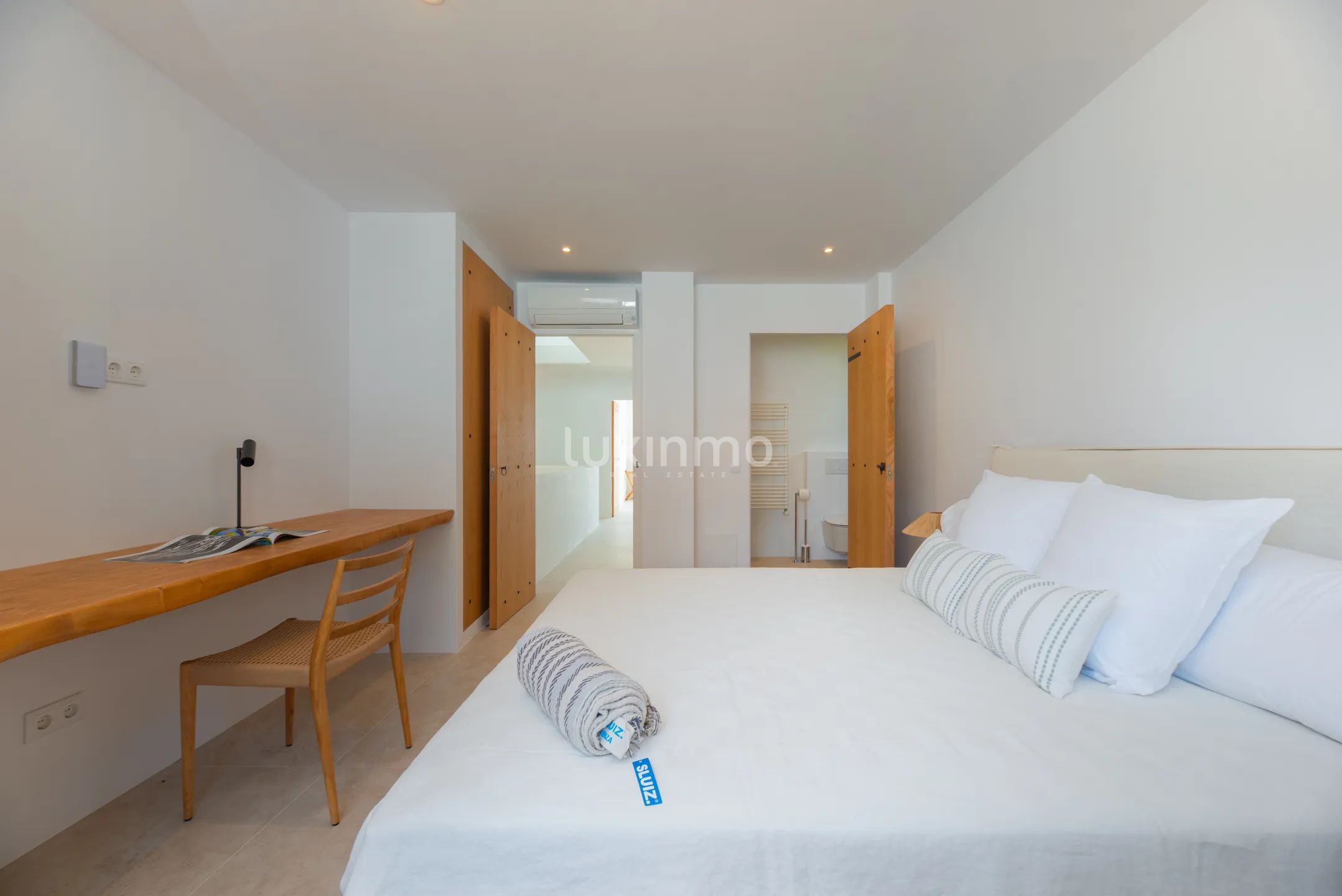 Luxurious 5-bedroom Ibiza style villa in Cap Martinet with sea views — photo 31