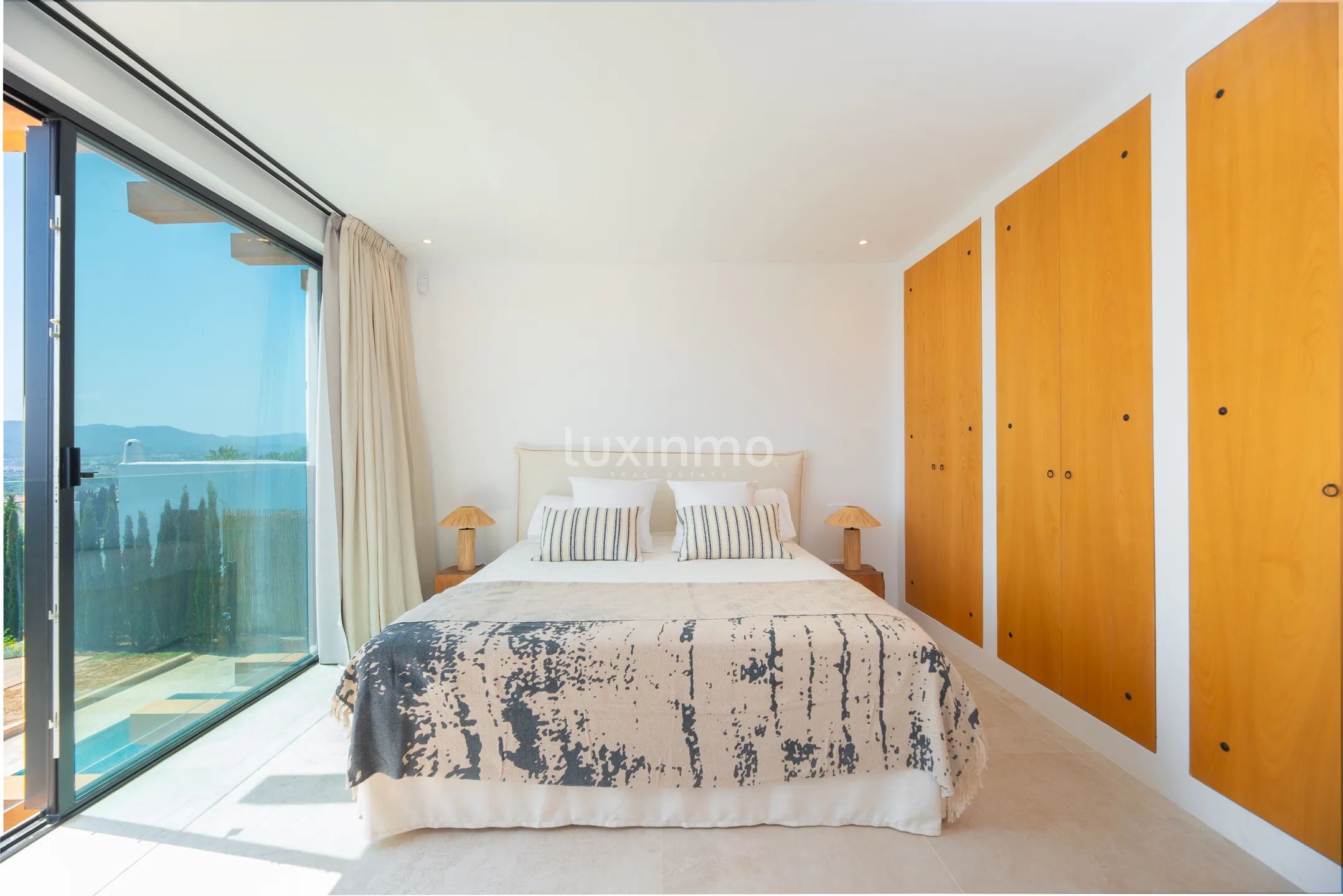 Luxurious 5-bedroom Ibiza style villa in Cap Martinet with sea views — photo 19