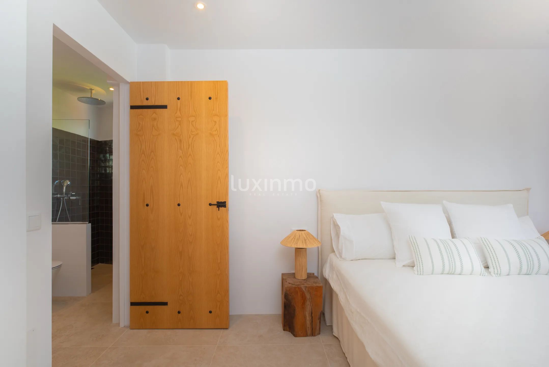 Luxurious 5-bedroom Ibiza style villa in Cap Martinet with sea views — photo 28