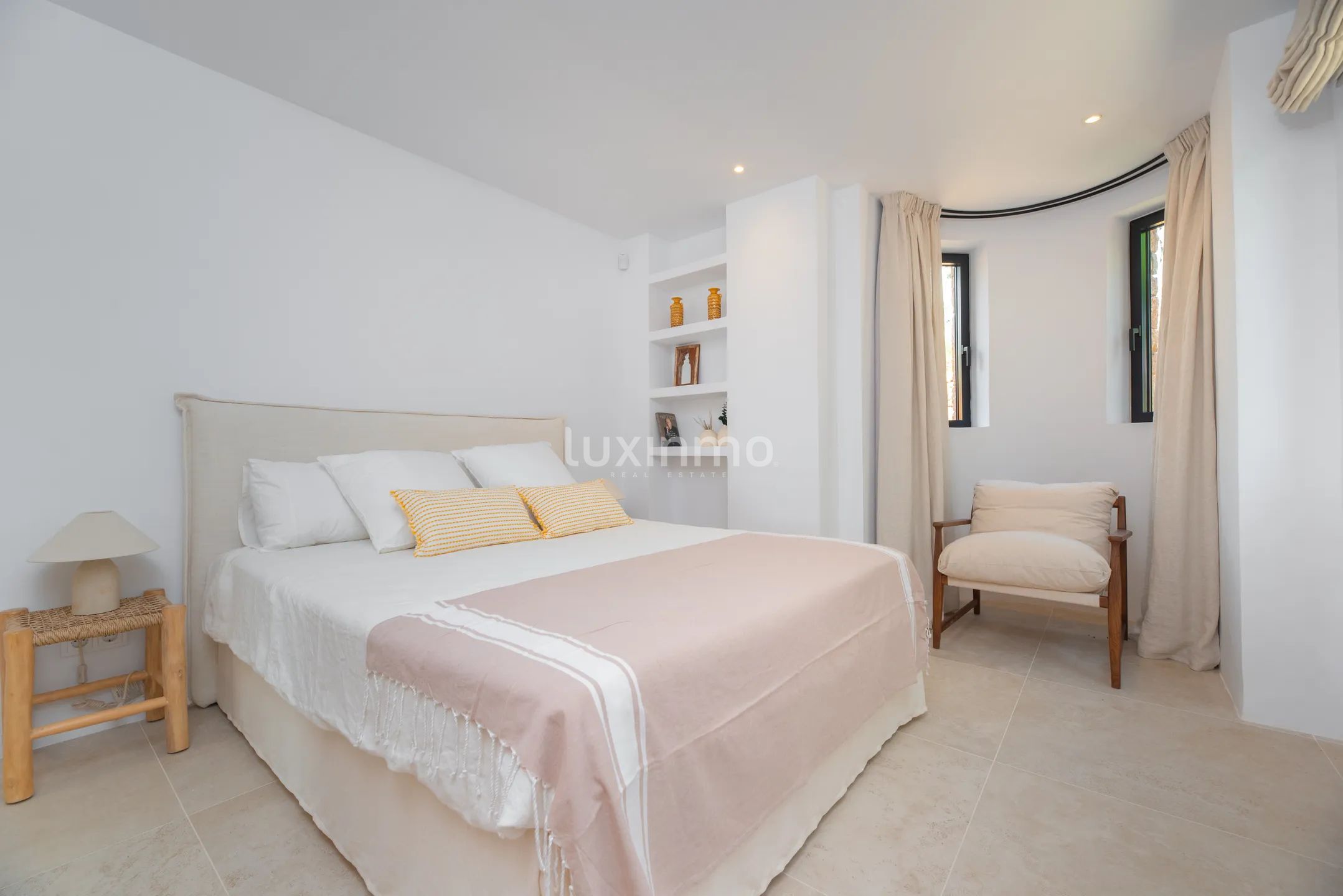 Luxurious 5-bedroom Ibiza style villa in Cap Martinet with sea views — photo 41