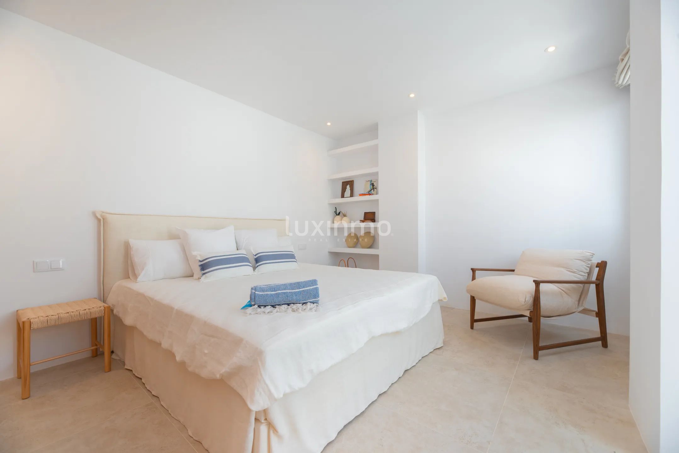 Luxurious 5-bedroom Ibiza style villa in Cap Martinet with sea views — photo 32