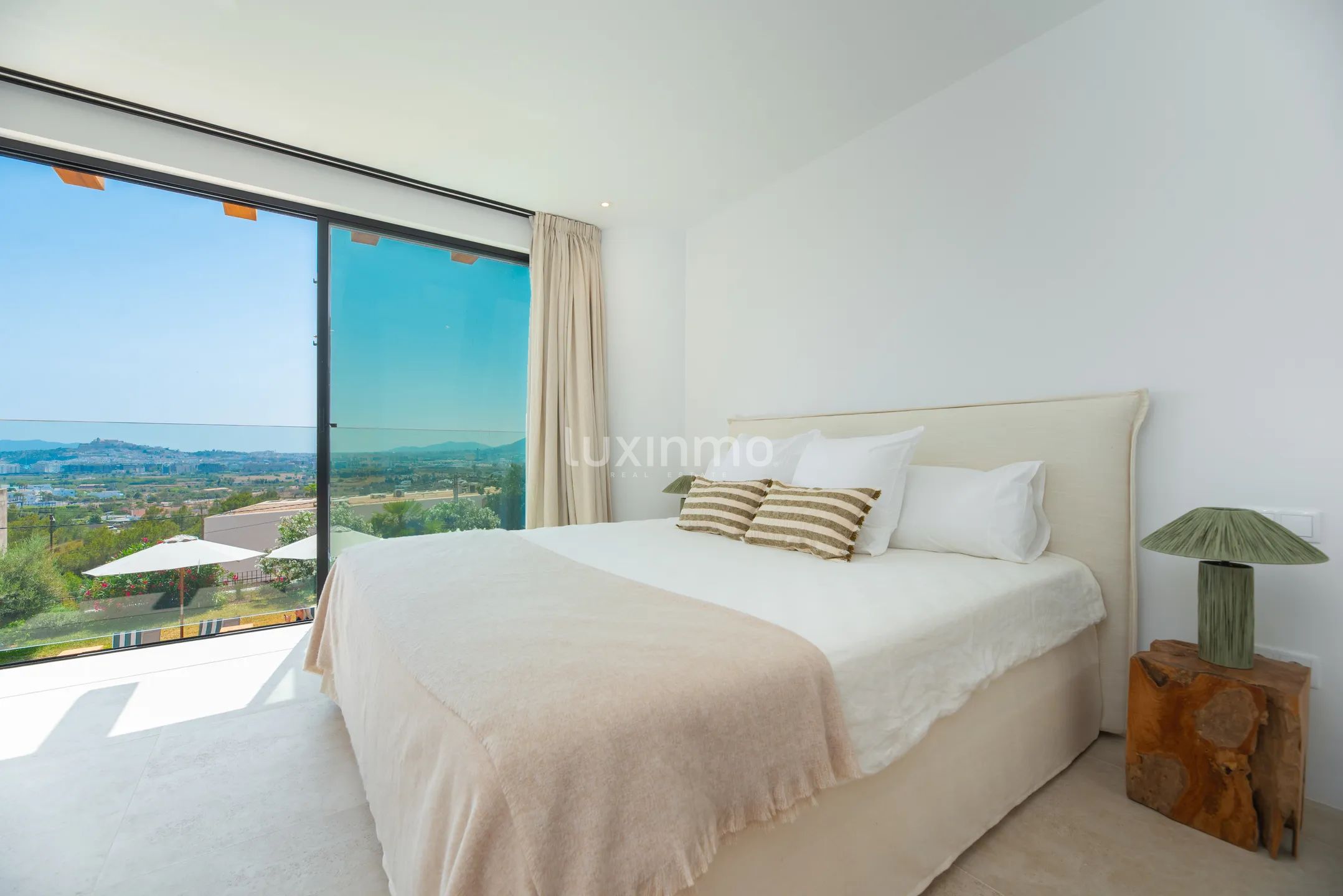 Luxurious 5-bedroom Ibiza style villa in Cap Martinet with sea views — photo 24