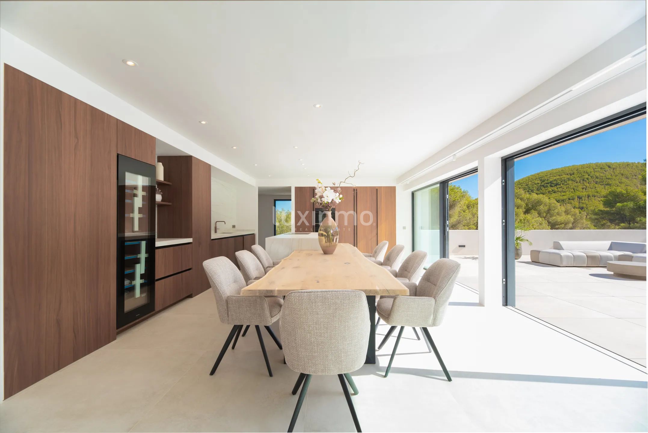 Moderna villa de 4 dormitorios en Roca Llisa con piscina infinita y vistas a la montaña — photo 12