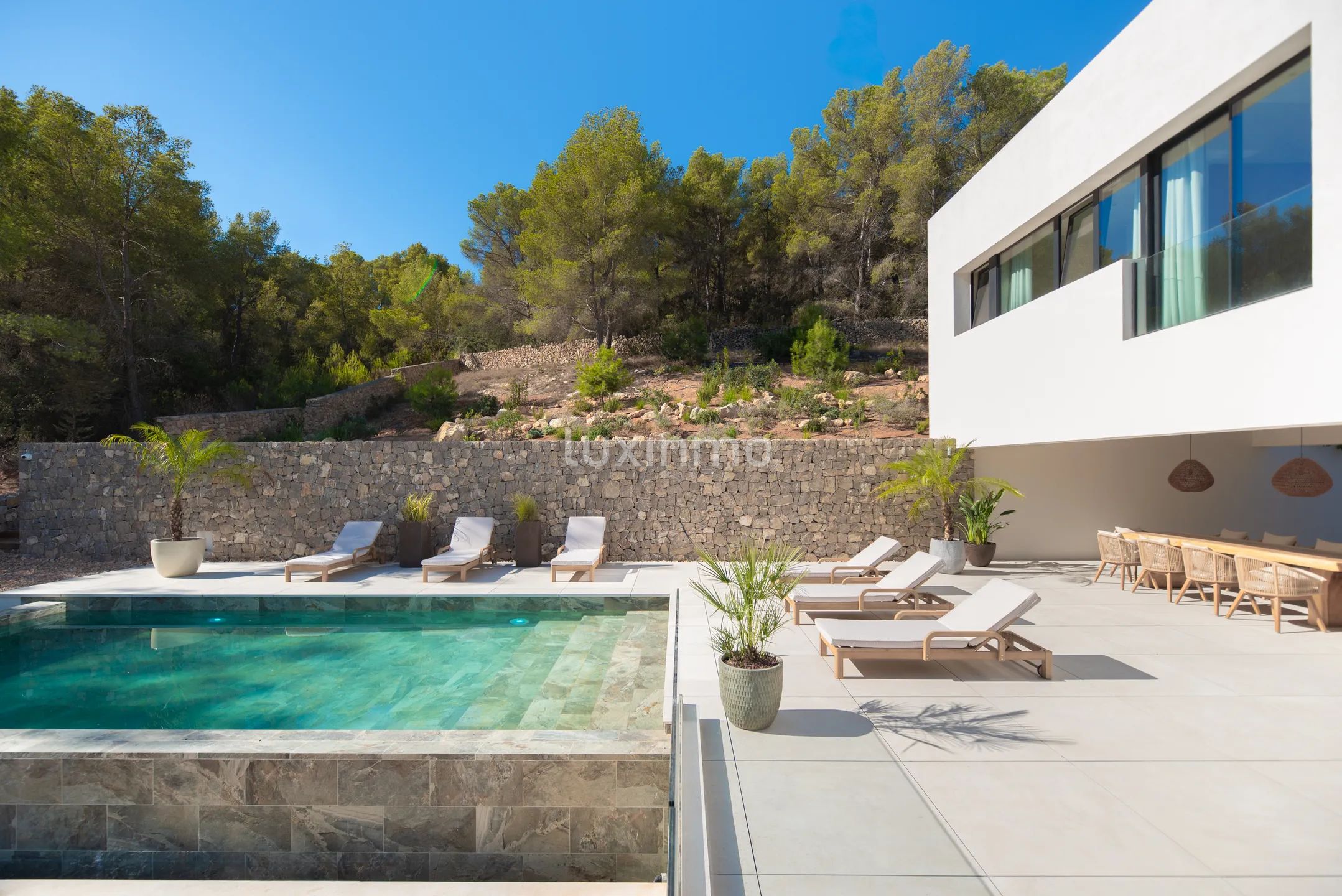 Moderna villa de 4 dormitorios en Roca Llisa con piscina infinita y vistas a la montaña — photo 7