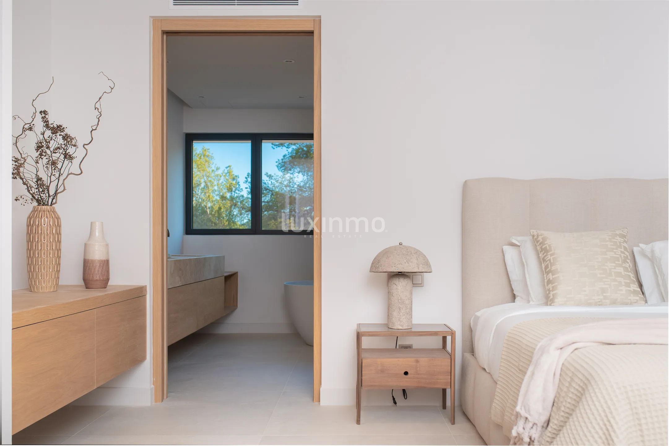 Moderna villa de 4 dormitorios en Roca Llisa con piscina infinita y vistas a la montaña — photo 14