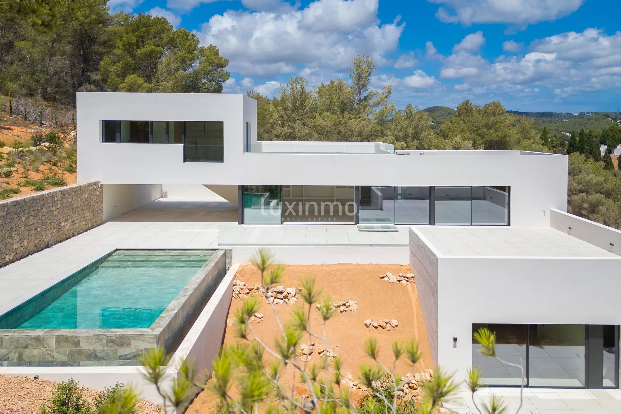 Moderna villa de 4 dormitorios en Roca Llisa con piscina infinita y vistas a la montaña — photo 2
