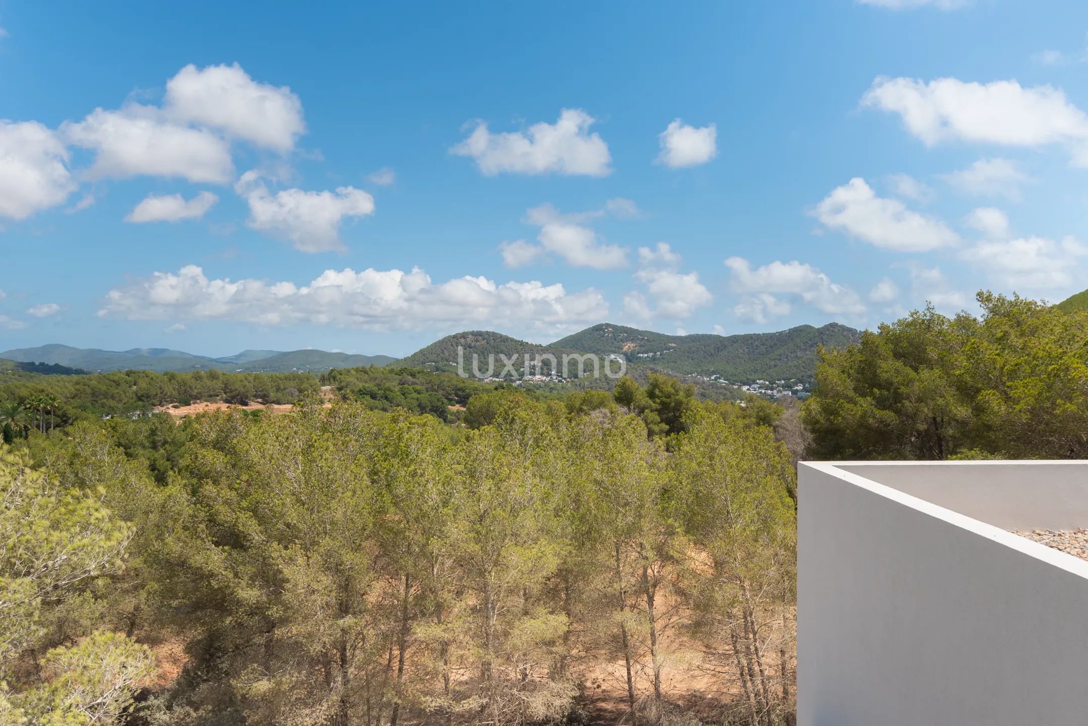 Moderna villa de 4 dormitorios en Roca Llisa con piscina infinita y vistas a la montaña — photo 22
