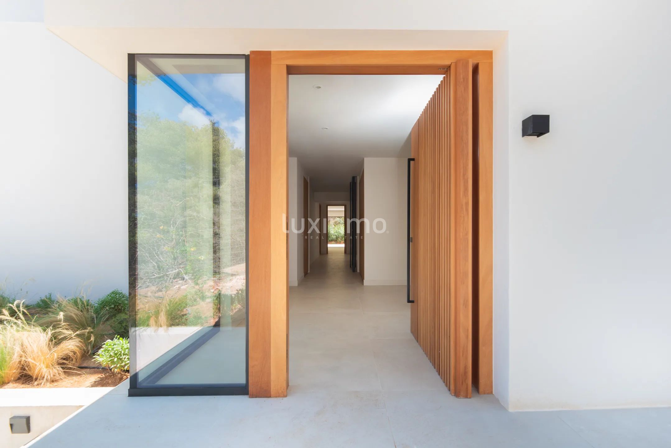 Moderna villa de 4 dormitorios en Roca Llisa con piscina infinita y vistas a la montaña — photo 10