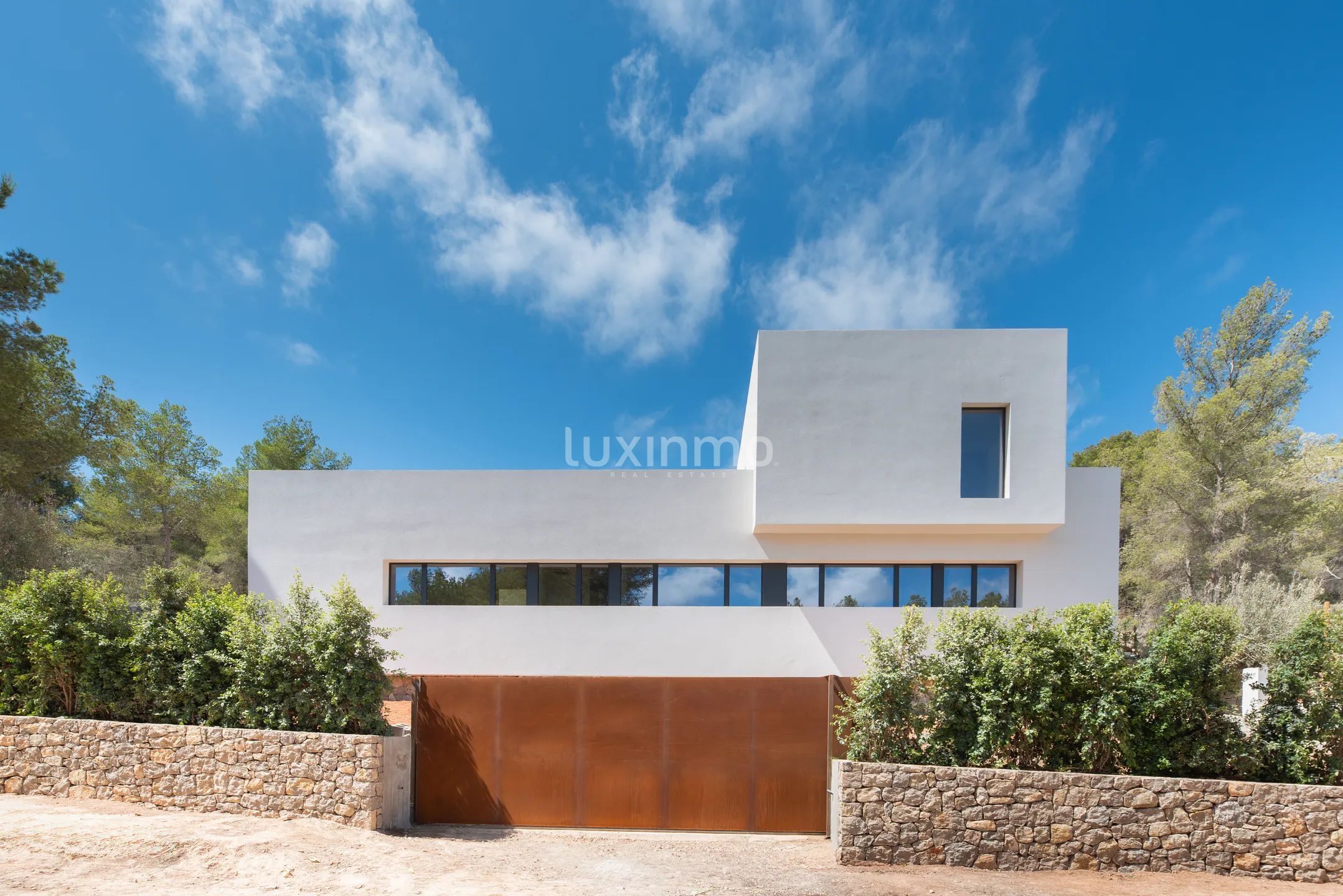 Moderna villa de 4 dormitorios en Roca Llisa con piscina infinita y vistas a la montaña — photo 4