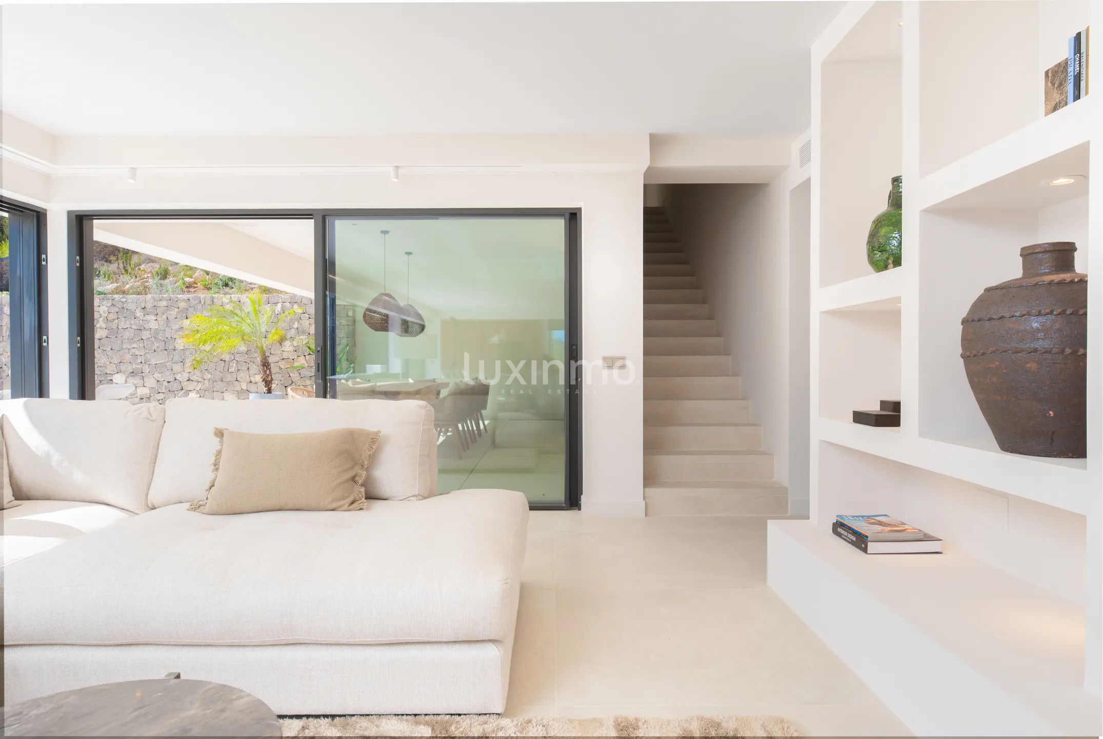 Moderna villa de 4 dormitorios en Roca Llisa con piscina infinita y vistas a la montaña — photo 16