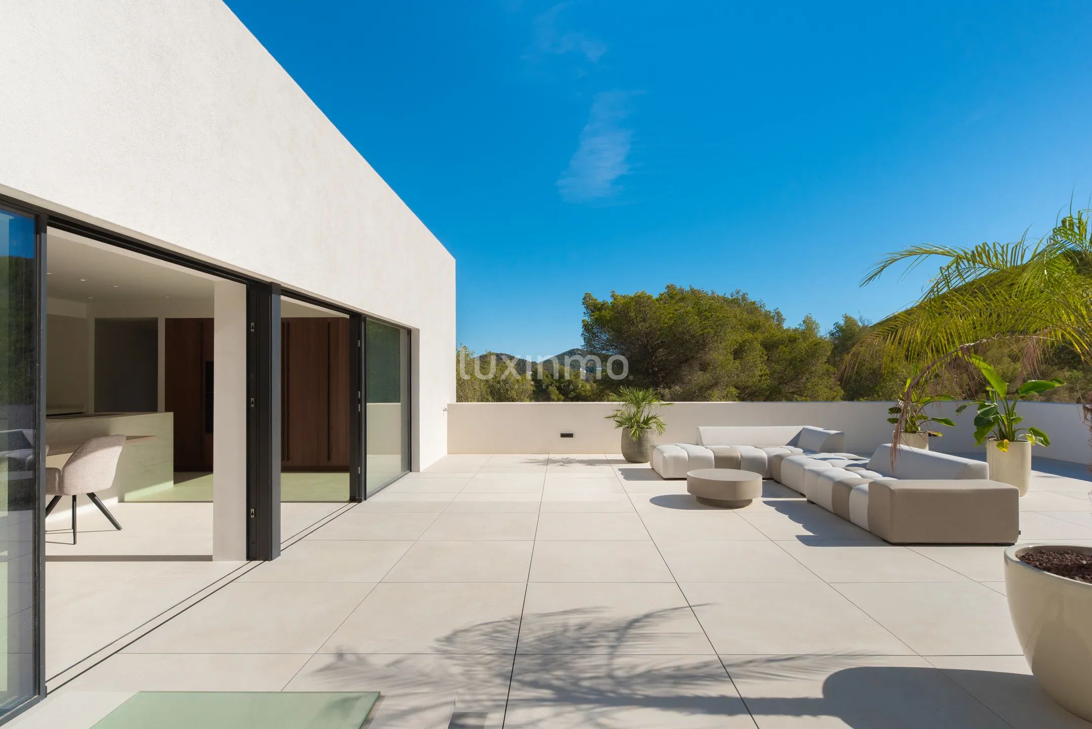 Moderna villa de 4 dormitorios en Roca Llisa con piscina infinita y vistas a la montaña — photo 21