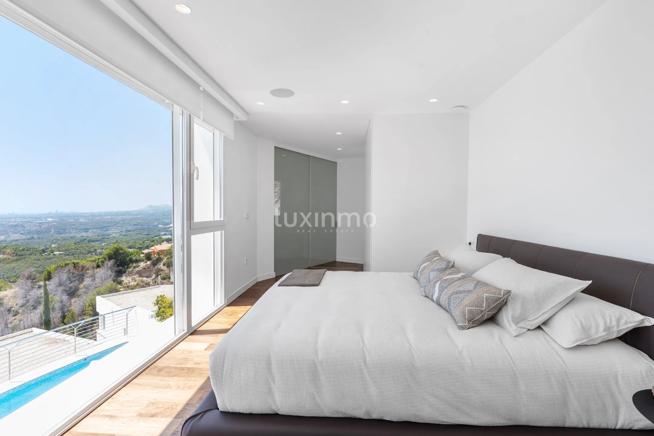 Luxury villa with Mediterranean spirit in Altea — photo 13