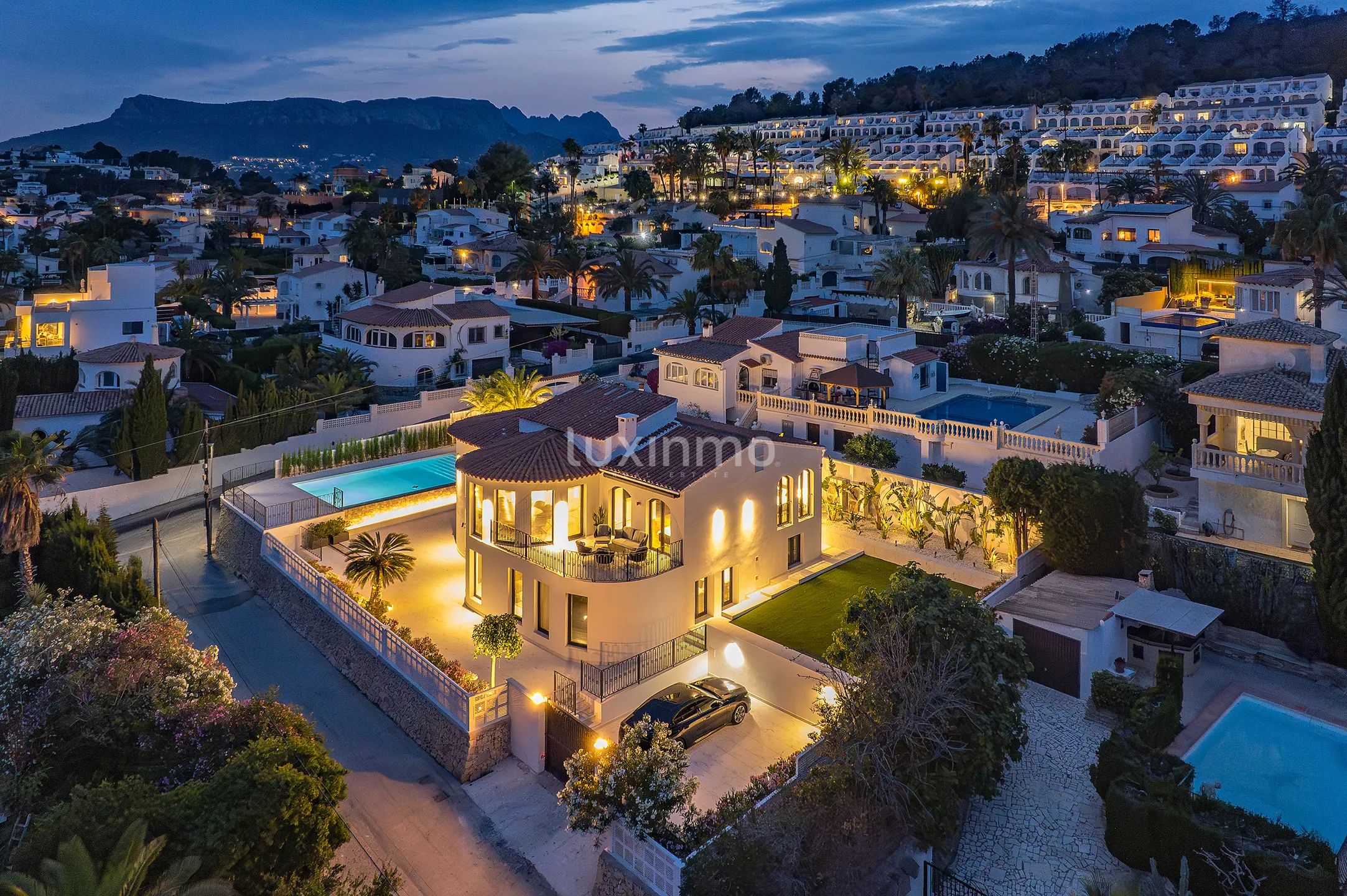 Impresionante chalet de 5 dormitorios con piscina privada y vistas a la montaña en Calpe — photo 2