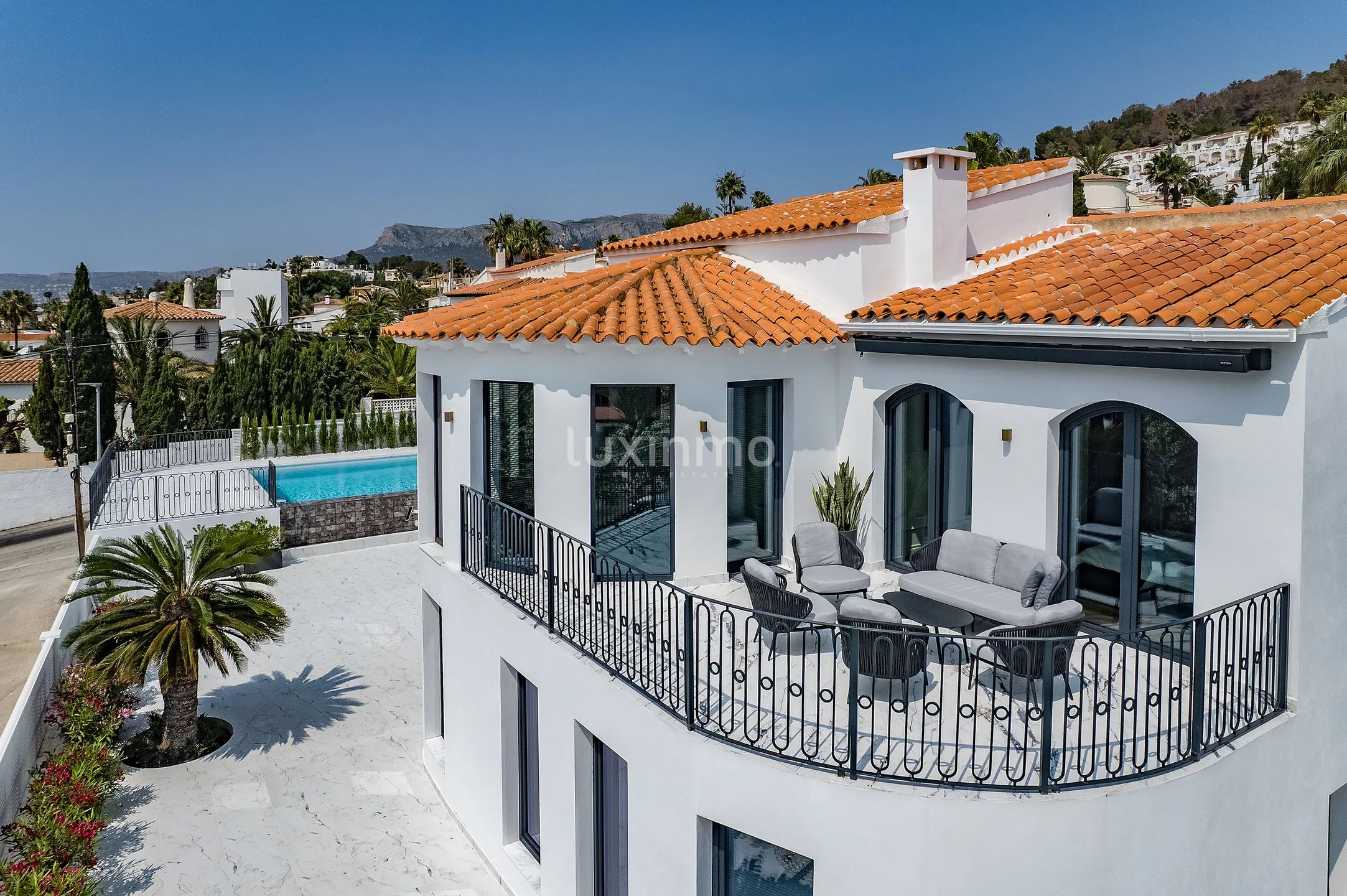 Impresionante chalet de 5 dormitorios con piscina privada y vistas a la montaña en Calpe — photo 46