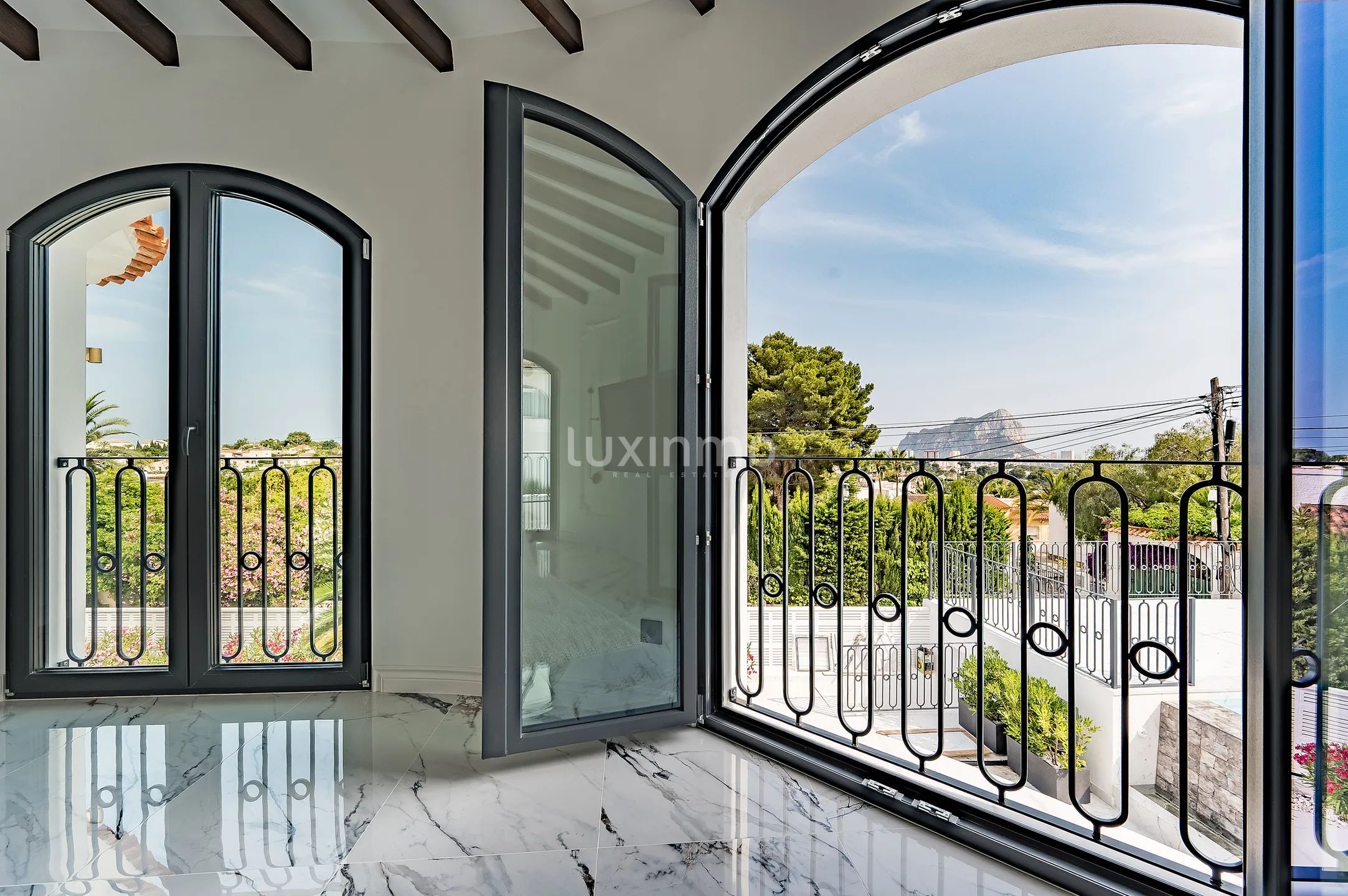 Impresionante chalet de 5 dormitorios con piscina privada y vistas a la montaña en Calpe — photo 45