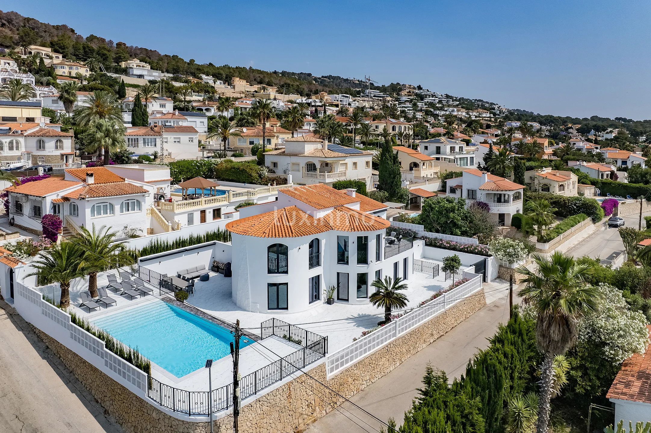 Impresionante chalet de 5 dormitorios con piscina privada y vistas a la montaña en Calpe — photo 4