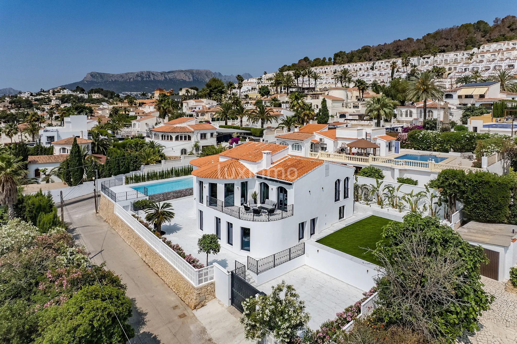 Impresionante chalet de 5 dormitorios con piscina privada y vistas a la montaña en Calpe — photo 7