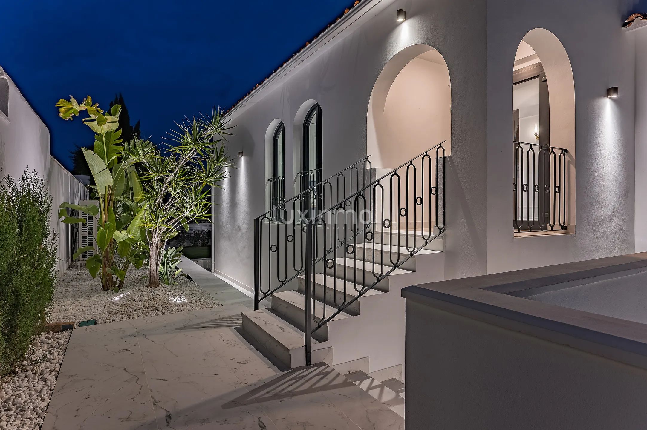 Impresionante chalet de 5 dormitorios con piscina privada y vistas a la montaña en Calpe — photo 35