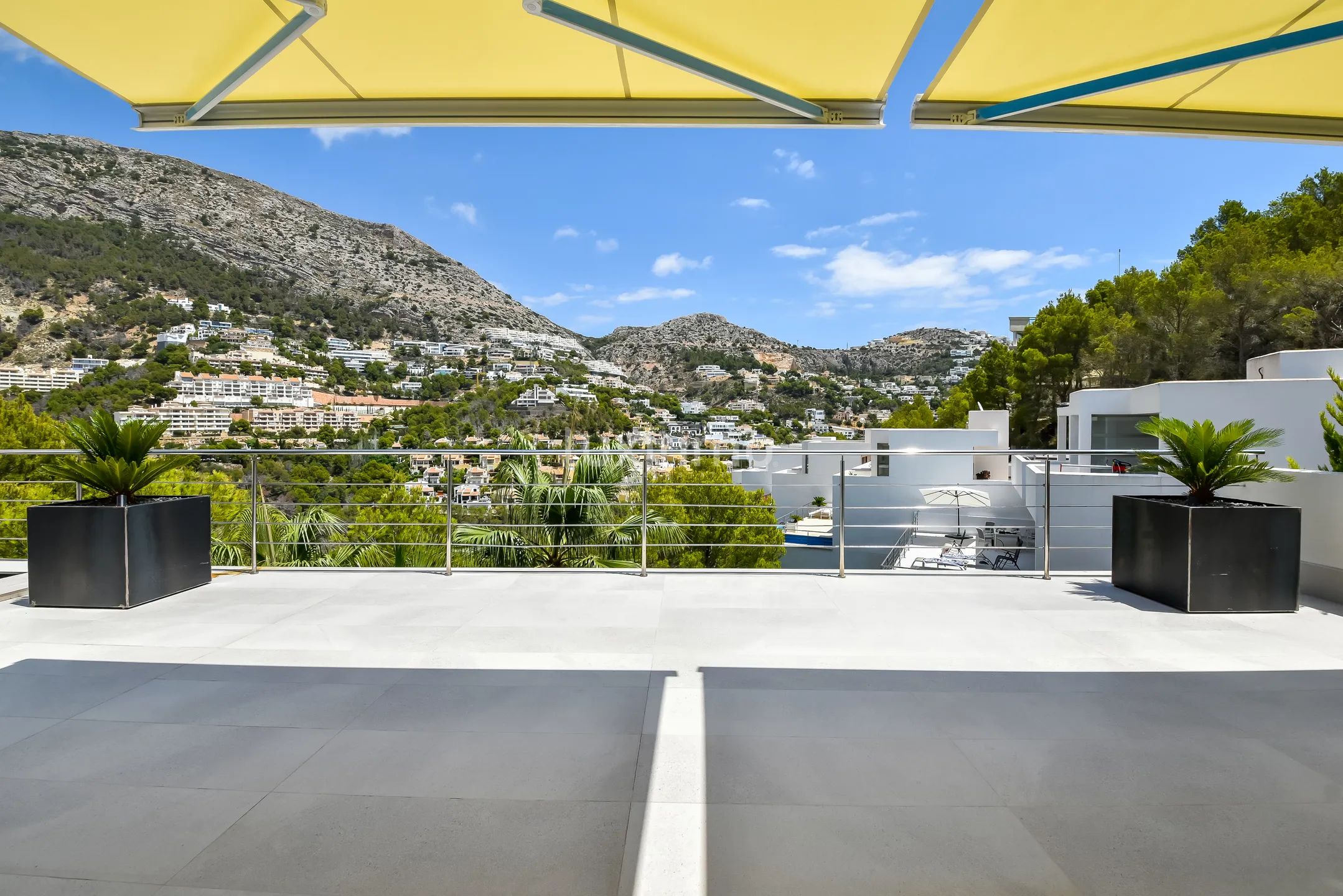 Newly refurbished luxury villa for rent with panoramic views towards Altea Hills — photo 38