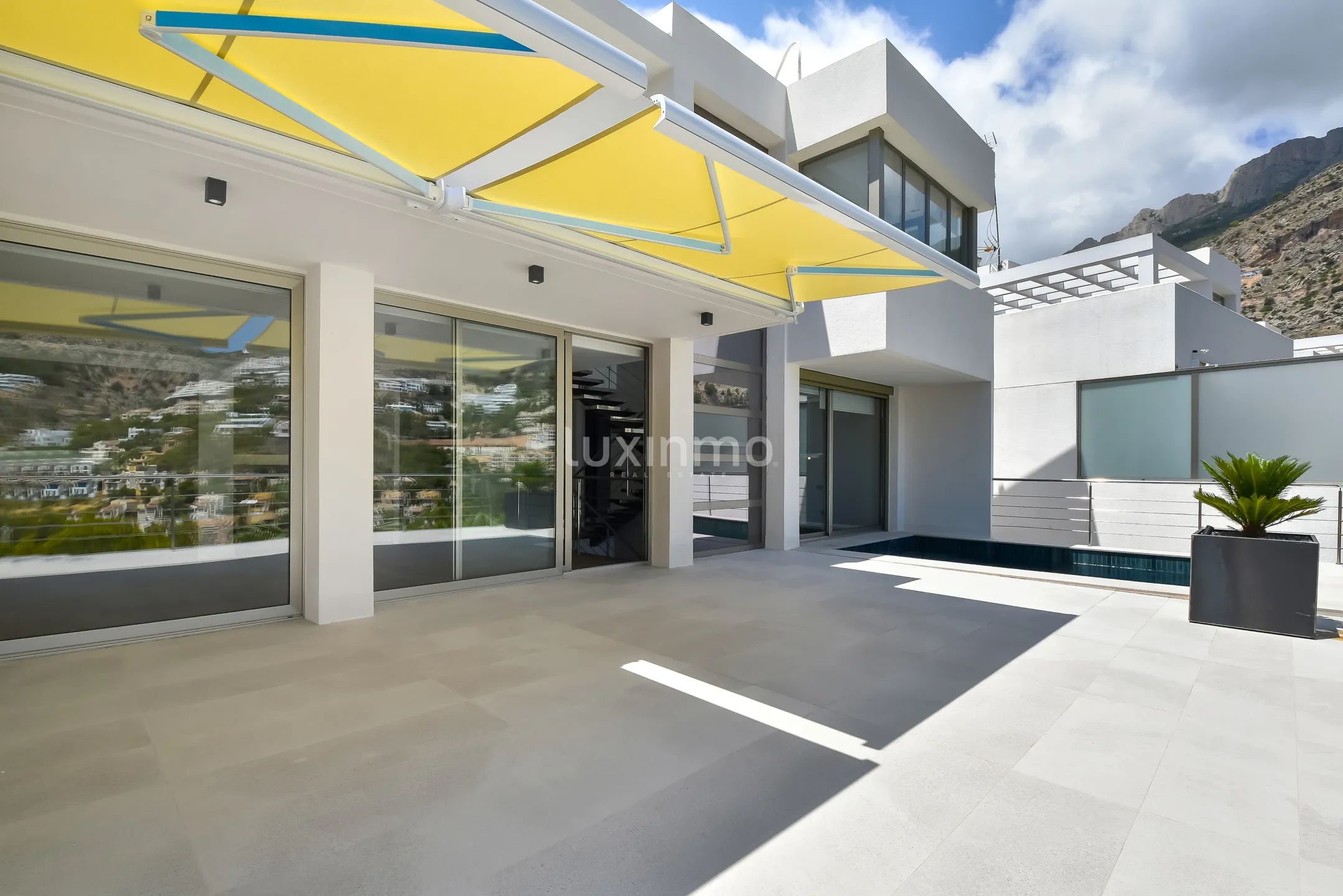 Newly refurbished luxury villa for rent with panoramic views towards Altea Hills — photo 40