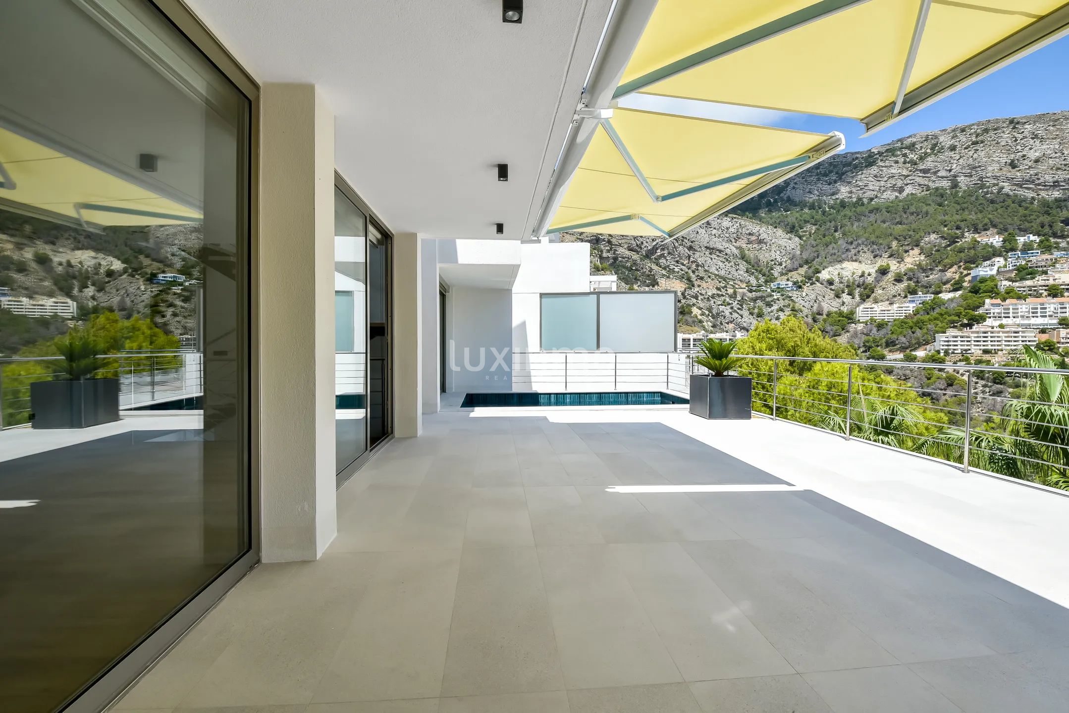 Newly refurbished luxury villa for rent with panoramic views towards Altea Hills — photo 11