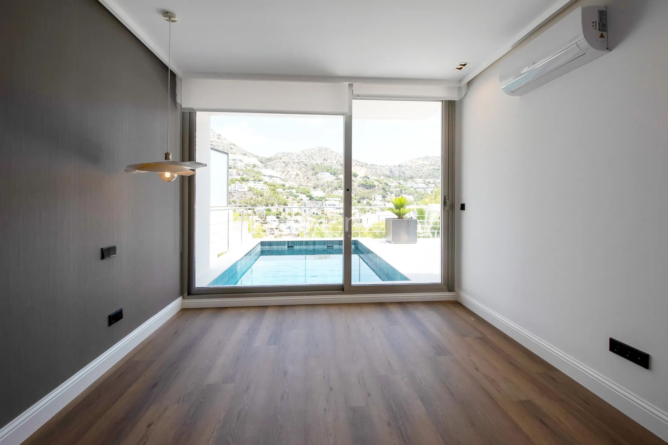 Newly refurbished luxury villa for rent with panoramic views towards Altea Hills — photo 18