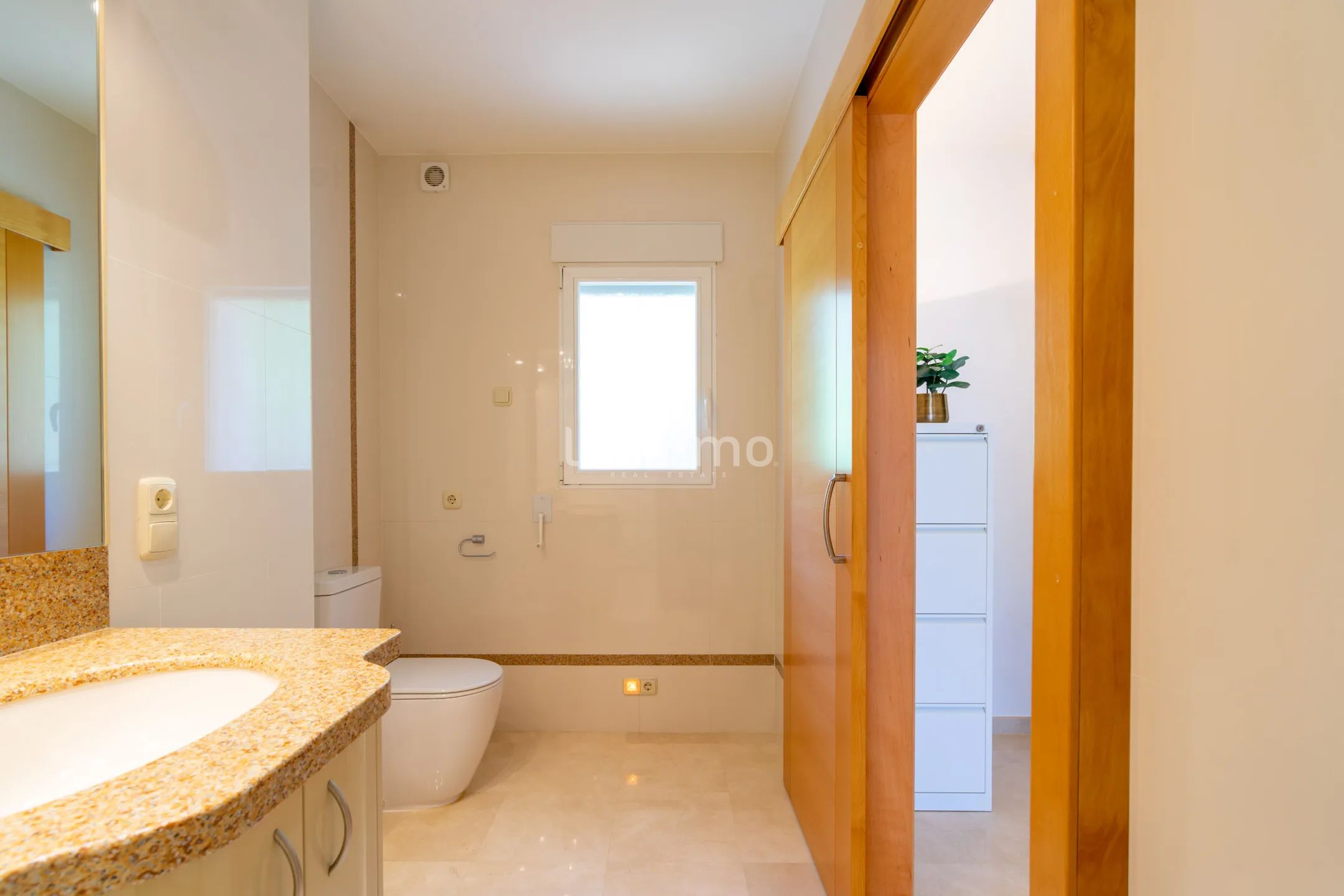 Villa moderne avec vue sur la mer et grand terrain — photo 37