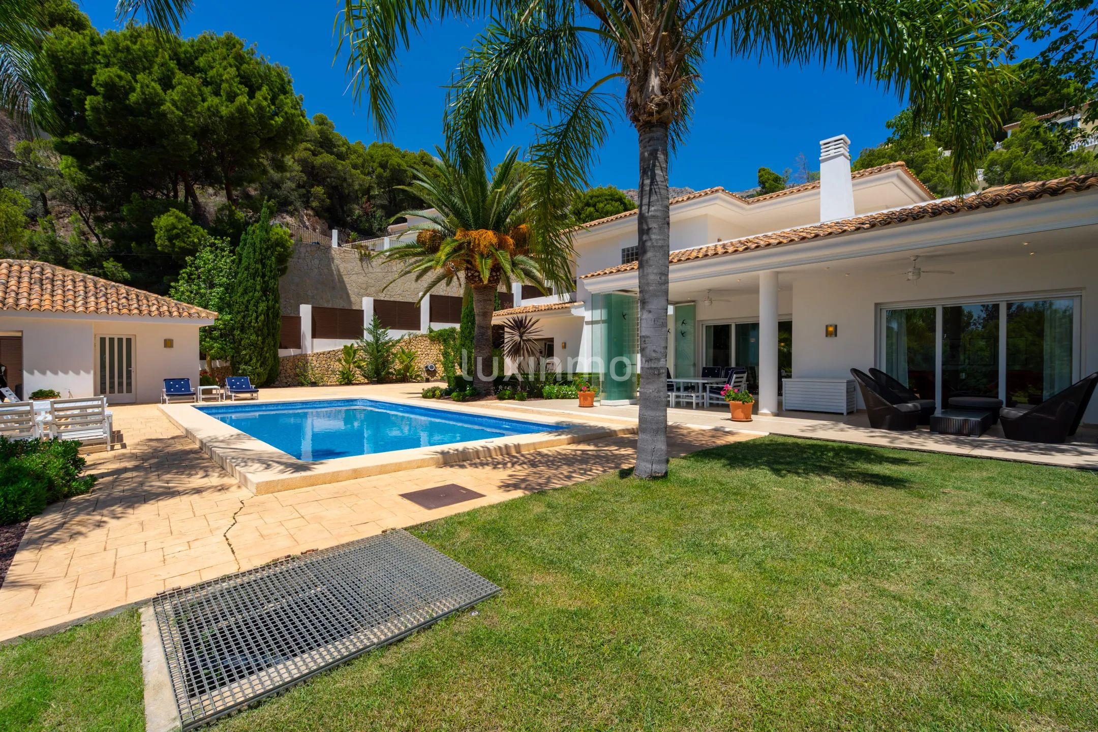 Modern villa with sea views and large plot of land — photo 52