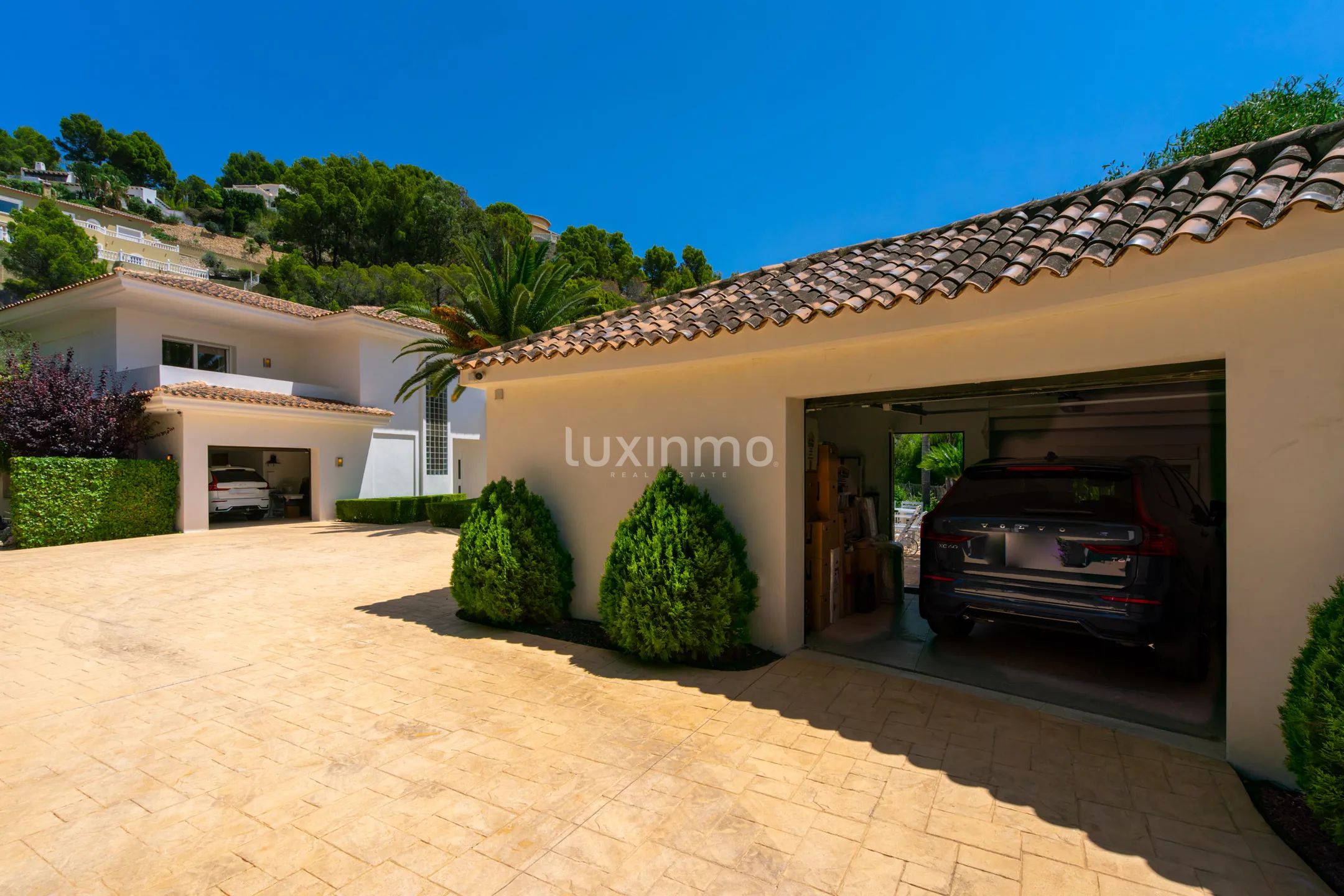 Modern villa with sea views and large plot of land — photo 46